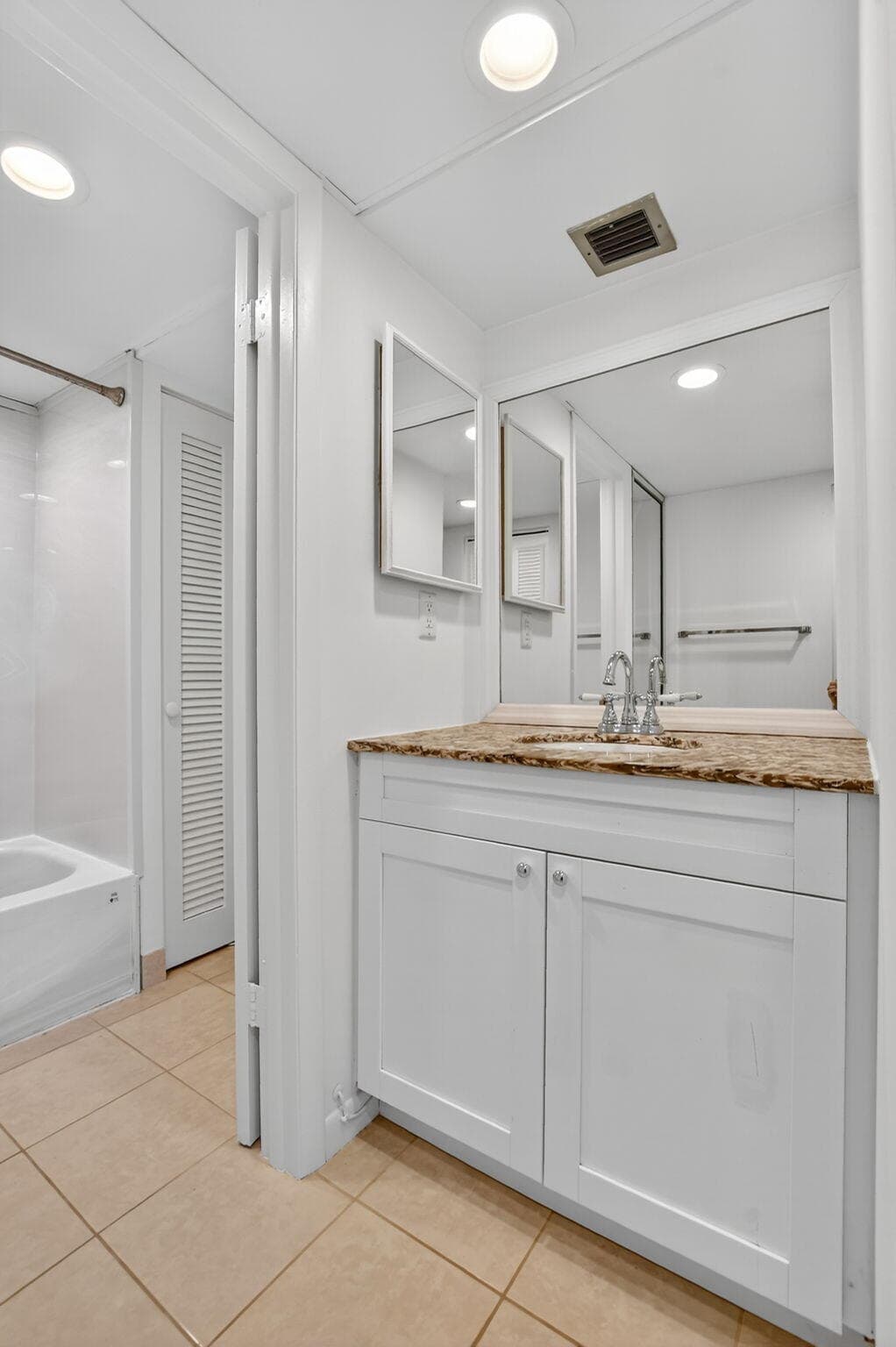 11 Royal Palm Way 3040, Boca Raton, FL 33432 23