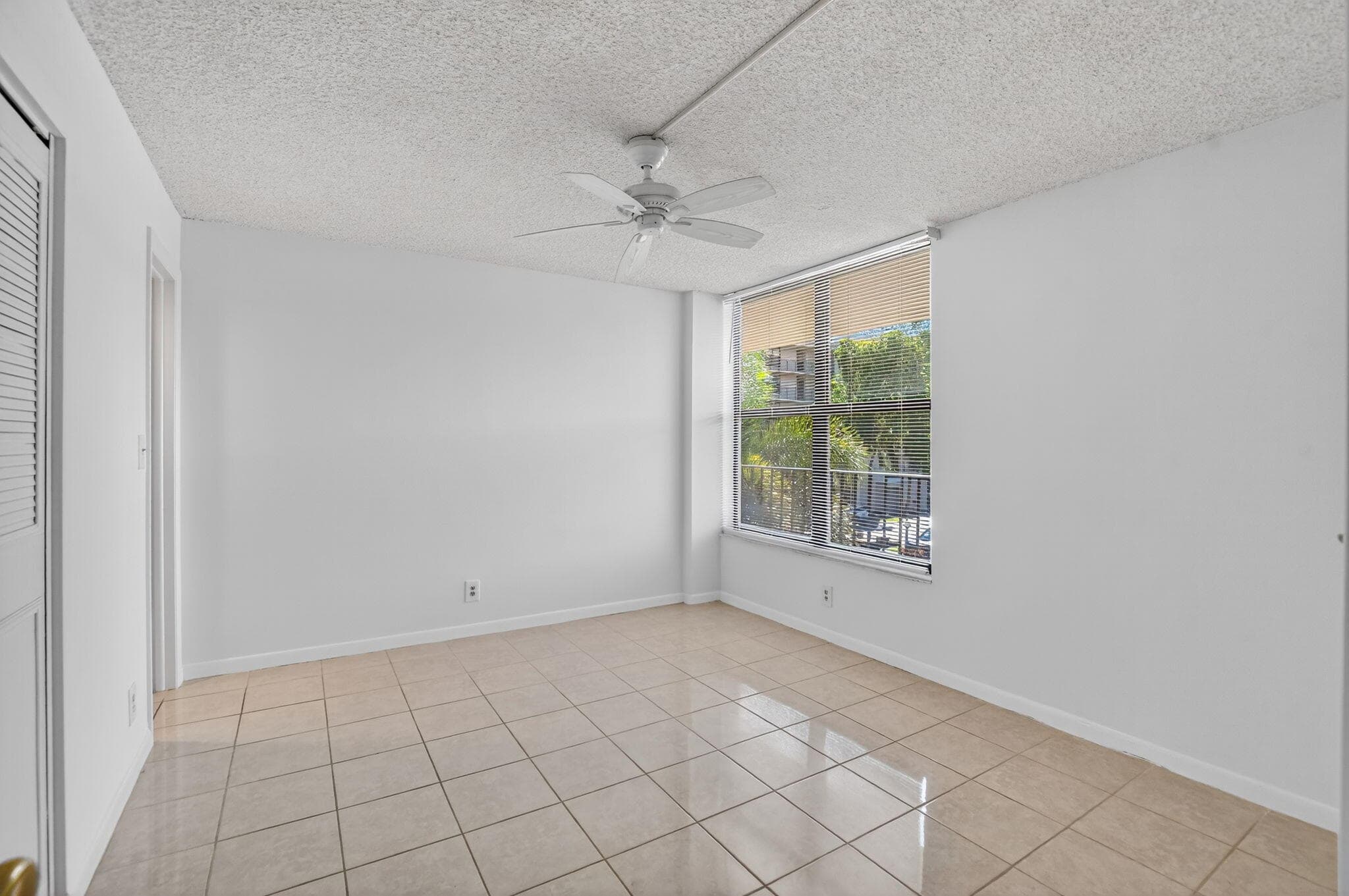 11 Royal Palm Way 3040, Boca Raton, FL 33432 26