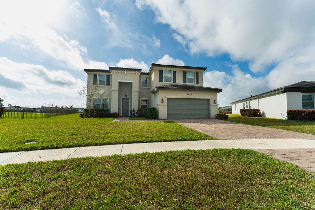 7206 NW Farnsworth Circle, Port St. Lucie, FL 34987 32
