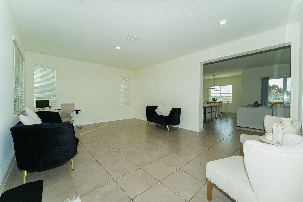 7206 NW Farnsworth Circle, Port St. Lucie, FL 34987 33