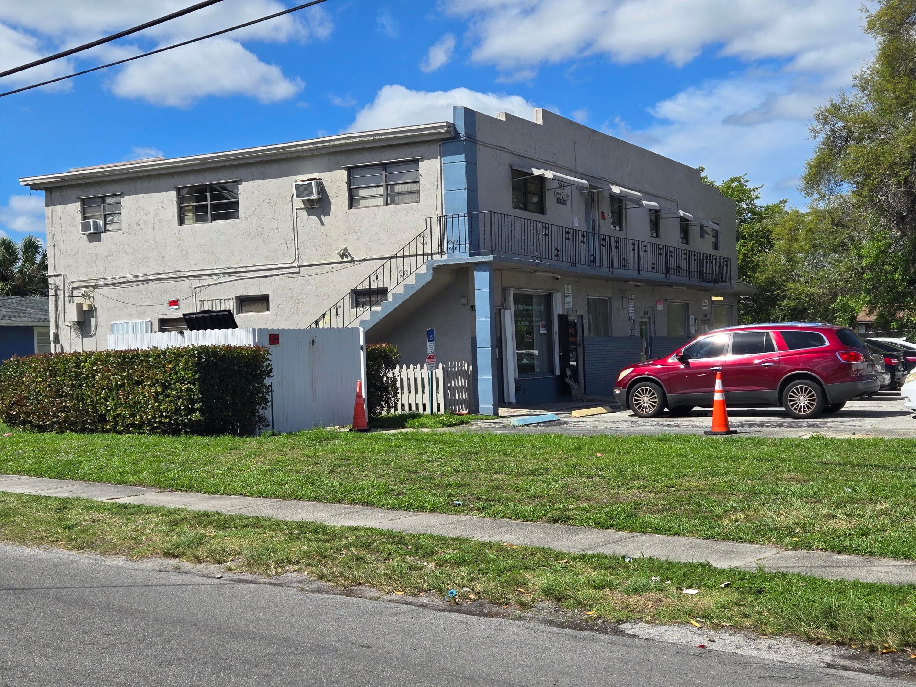 602 NW 1st Street, Dania Beach, FL 5