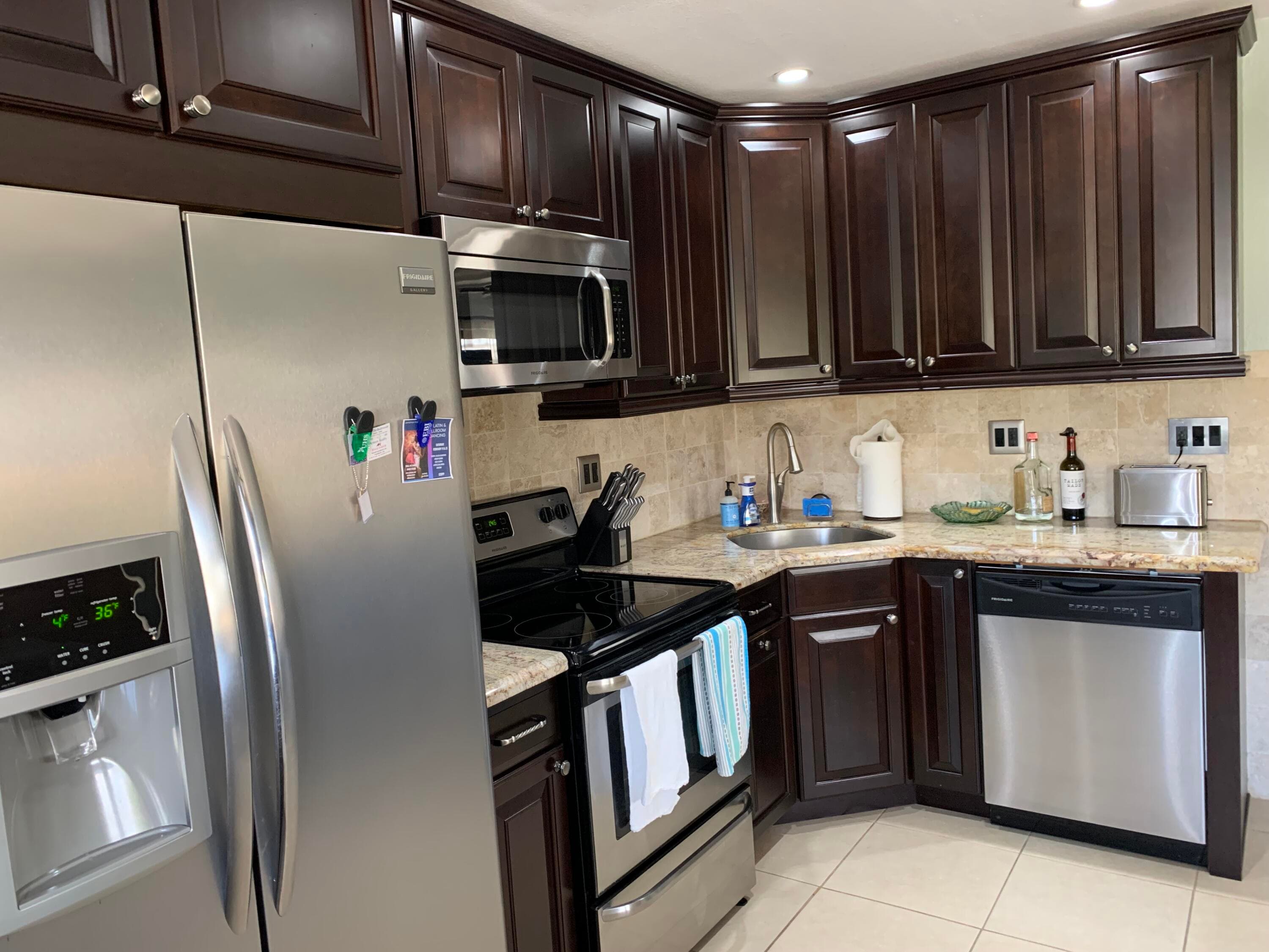 3208 SE 11th Street 201, Pompano Beach, FL 33062 3