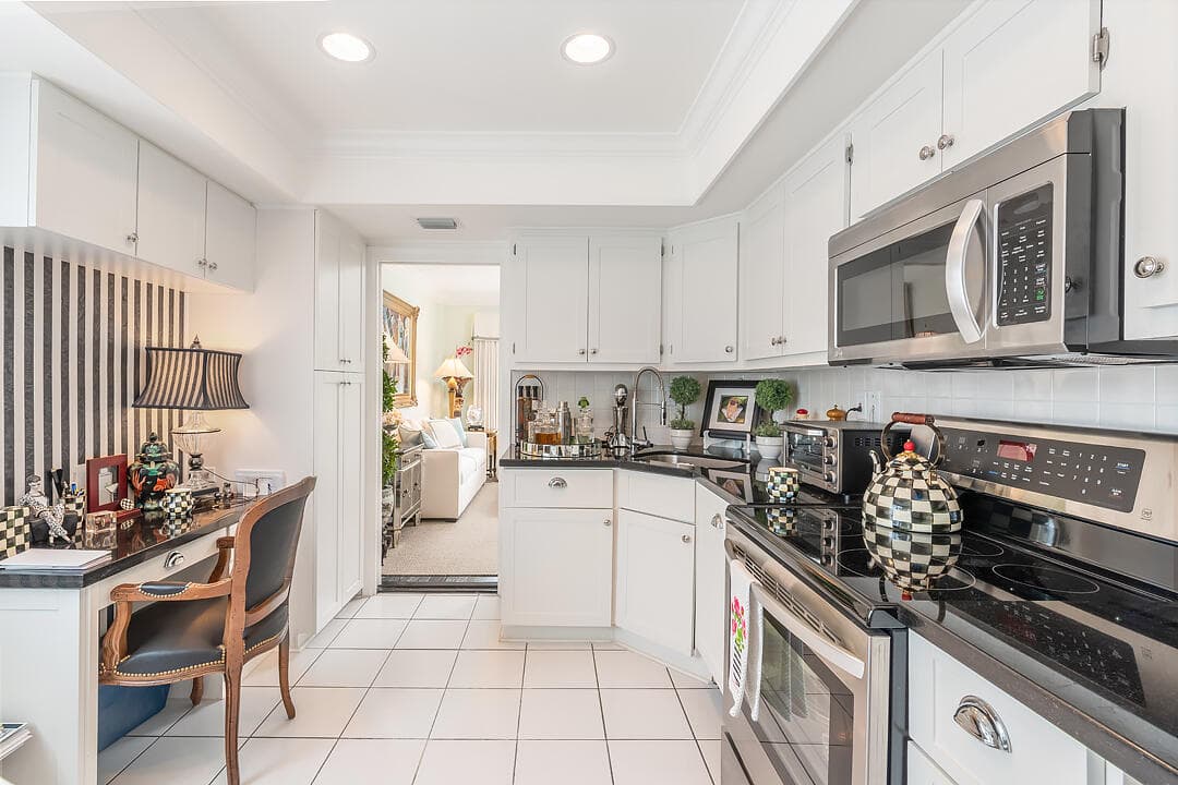 250 Bradley Place 202, Palm Beach, FL 33480 13