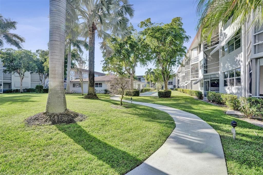 400 SE 10th Street 308, Deerfield Beach, FL 33441