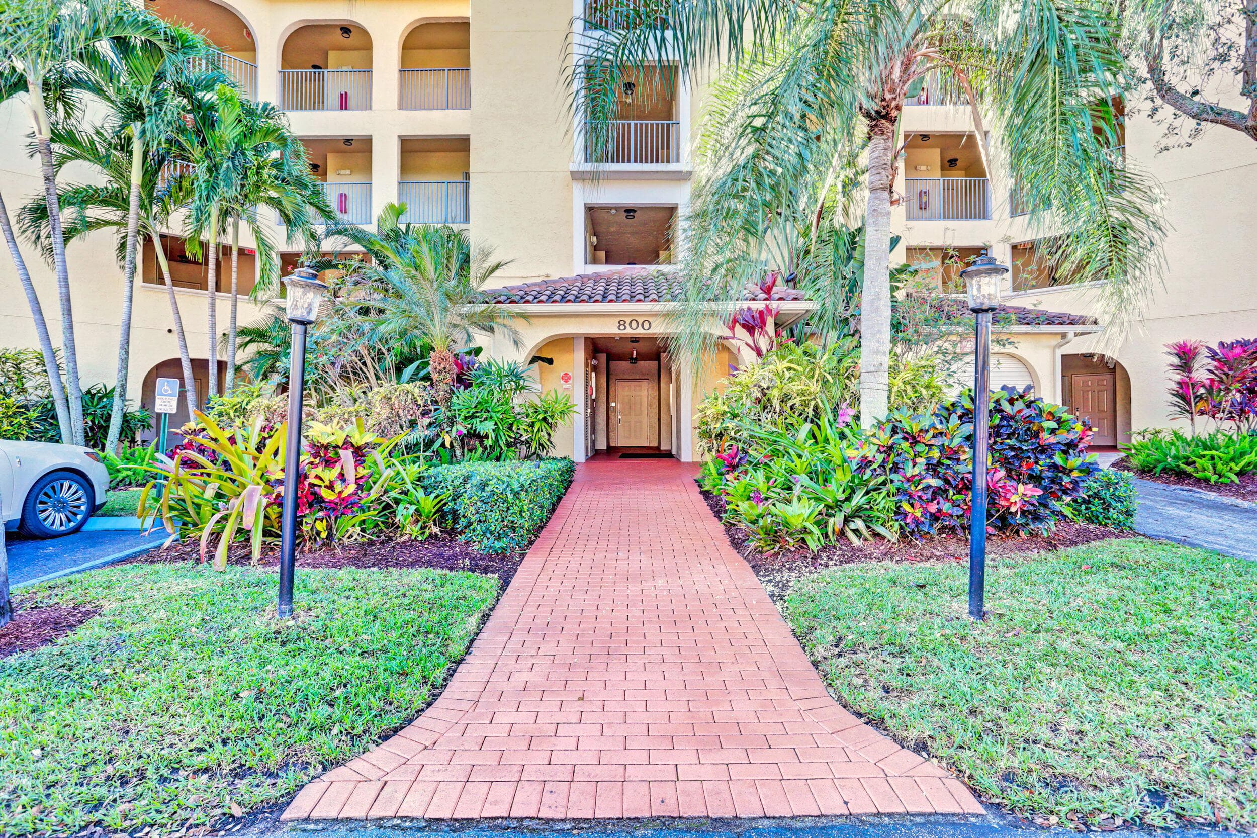 800 Uno Lago Drive 305, Juno Beach, FL 33408 3