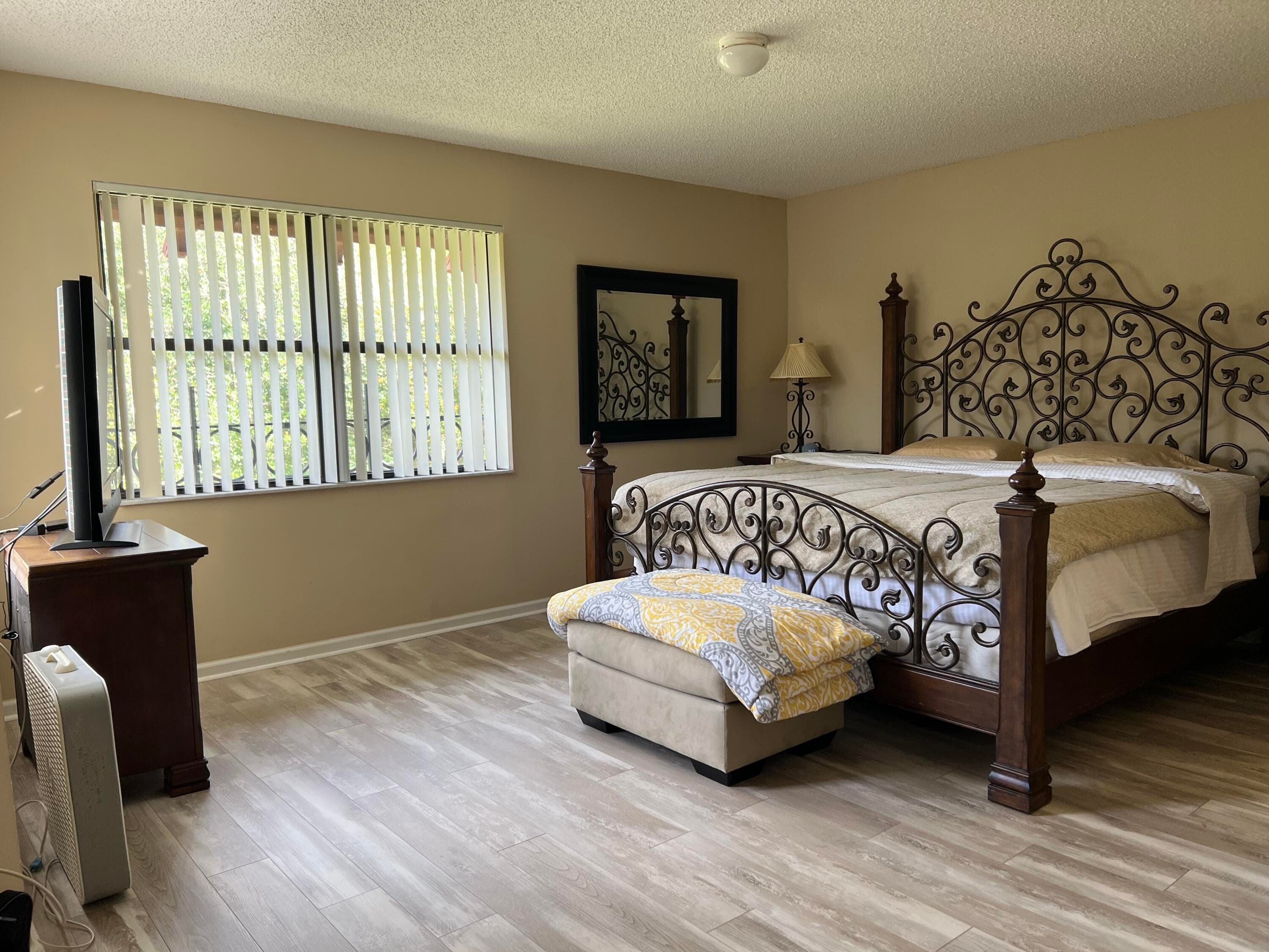 13 Uno Lago Drive, Juno Beach, FL 33408 11