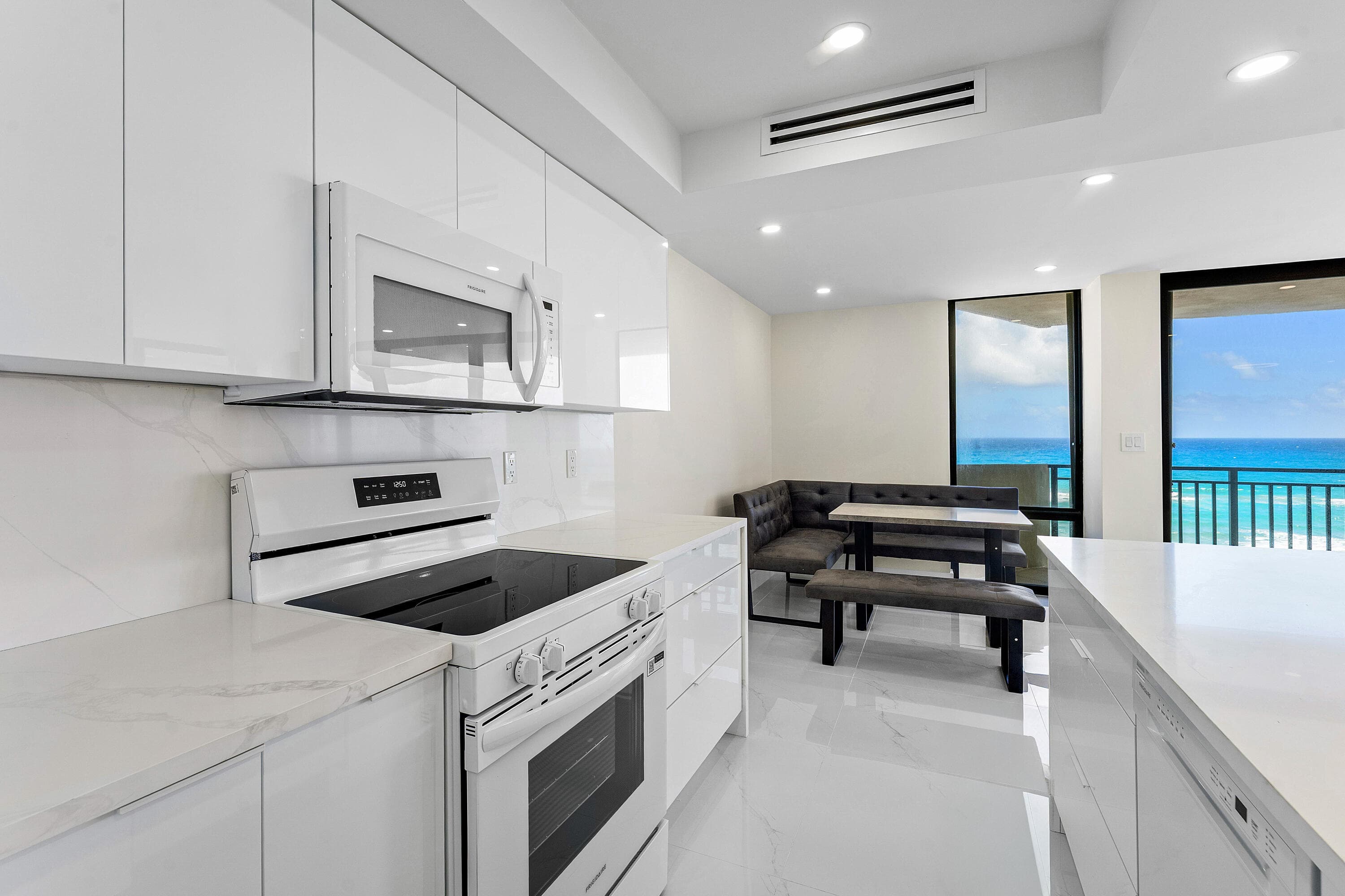 5460 N Ocean Drive 5b, Singer Island, FL 33404 18