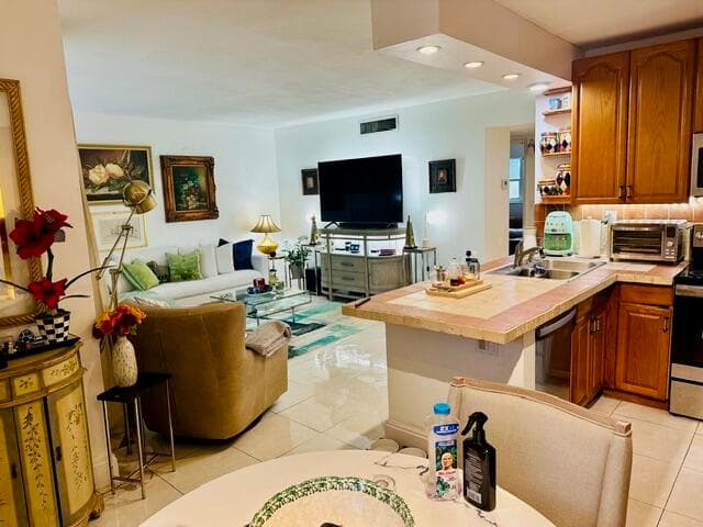 1150 NW 30th Court NW 203, Wilton Manors, FL 33311 3