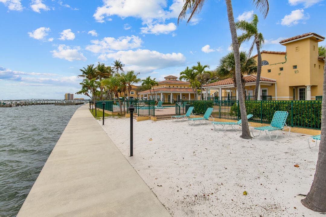1060 Lake Shore Drive 201, West Palm Beach, FL 33403 43