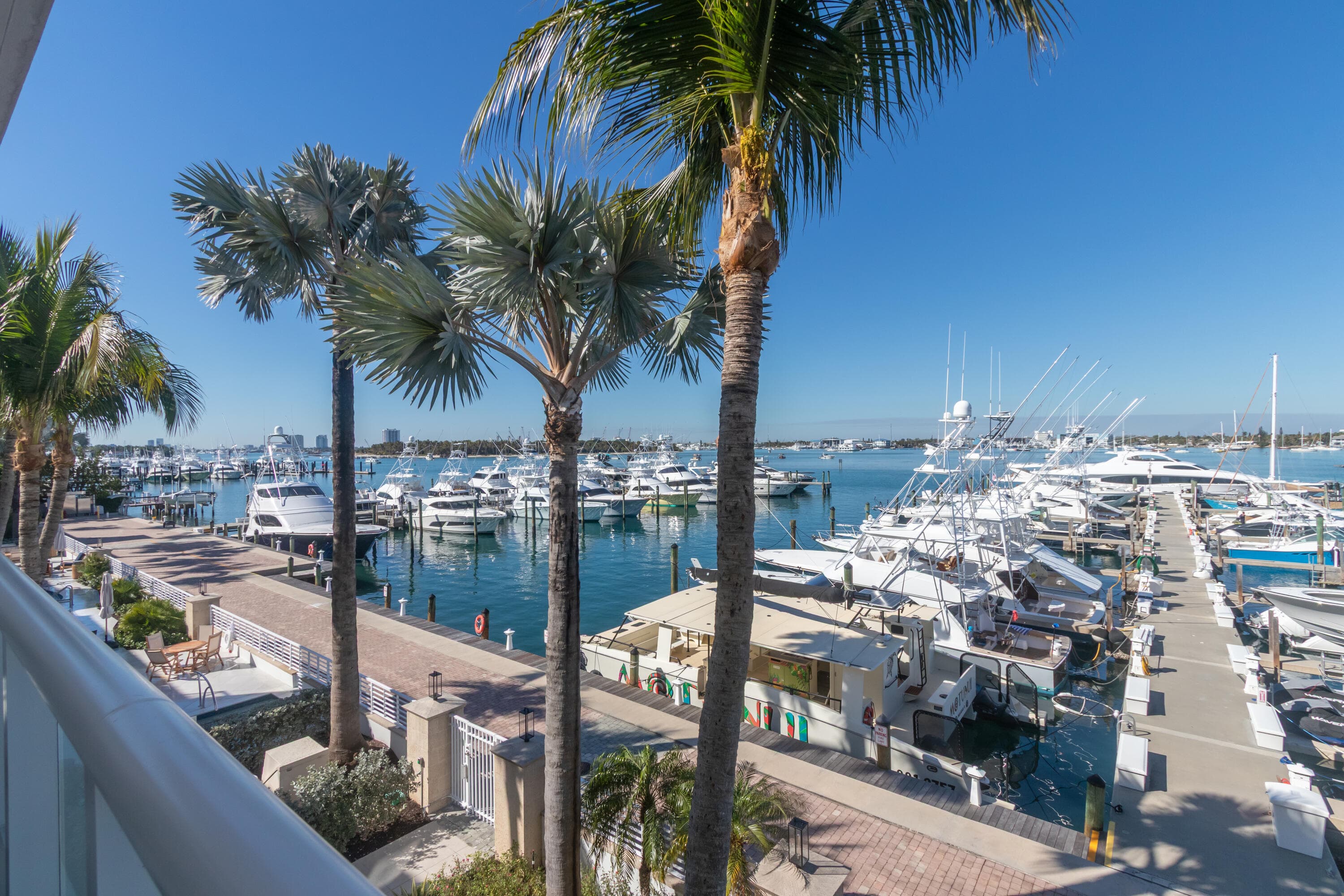184 Lake Drive 3201, Palm Beach Shores, FL 33404 8