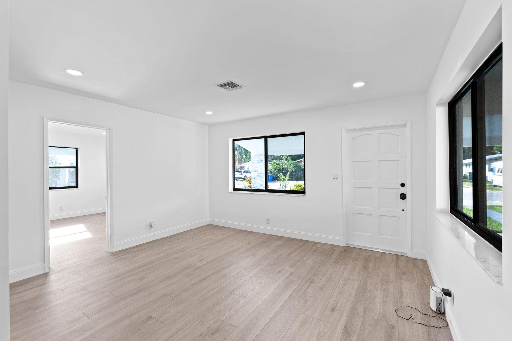 699 NE 40th Street, Oakland Park, FL 33334 8