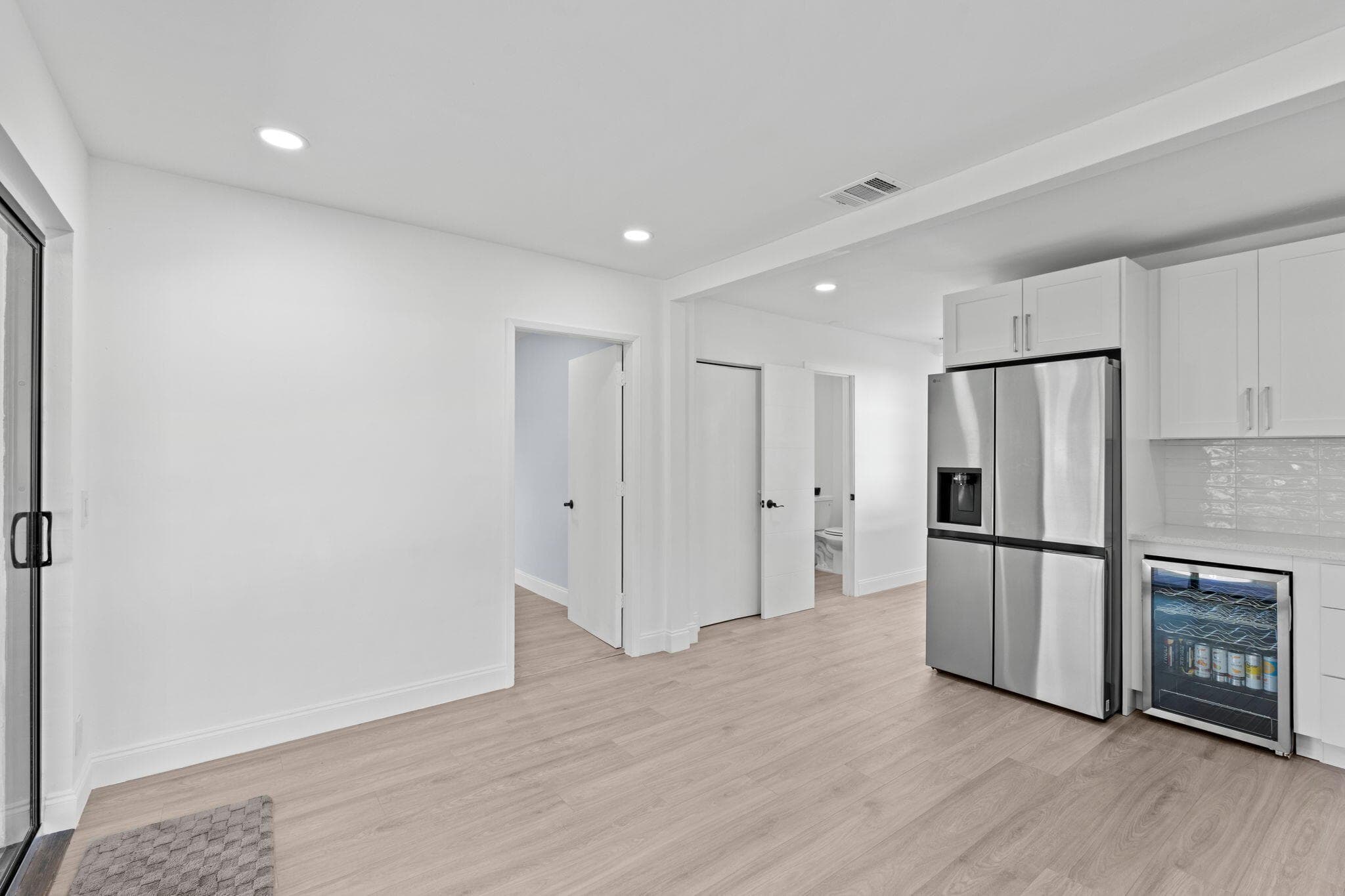 699 NE 40th Street, Oakland Park, FL 33334 18