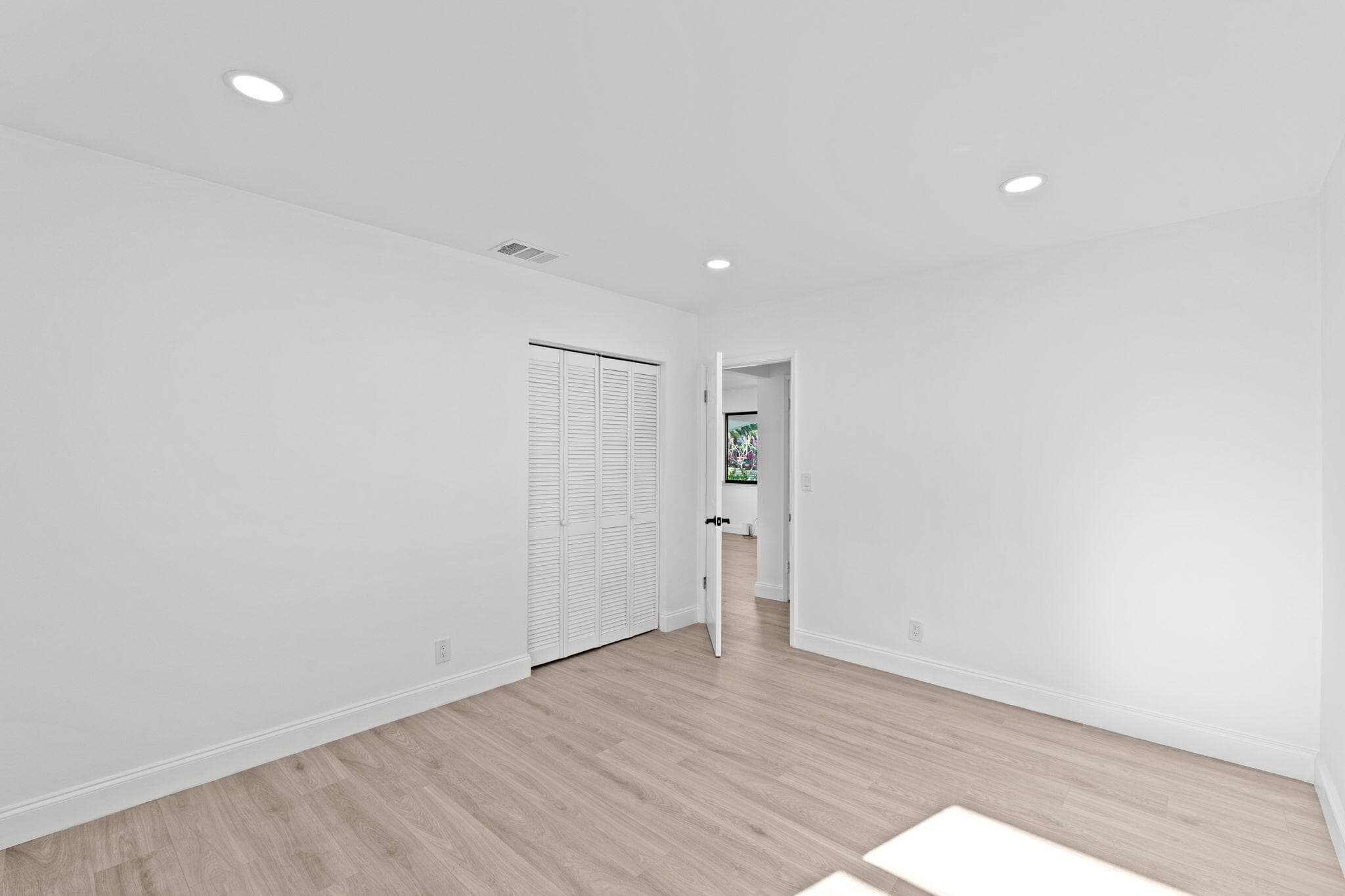 699 NE 40th Street, Oakland Park, FL 33334 23