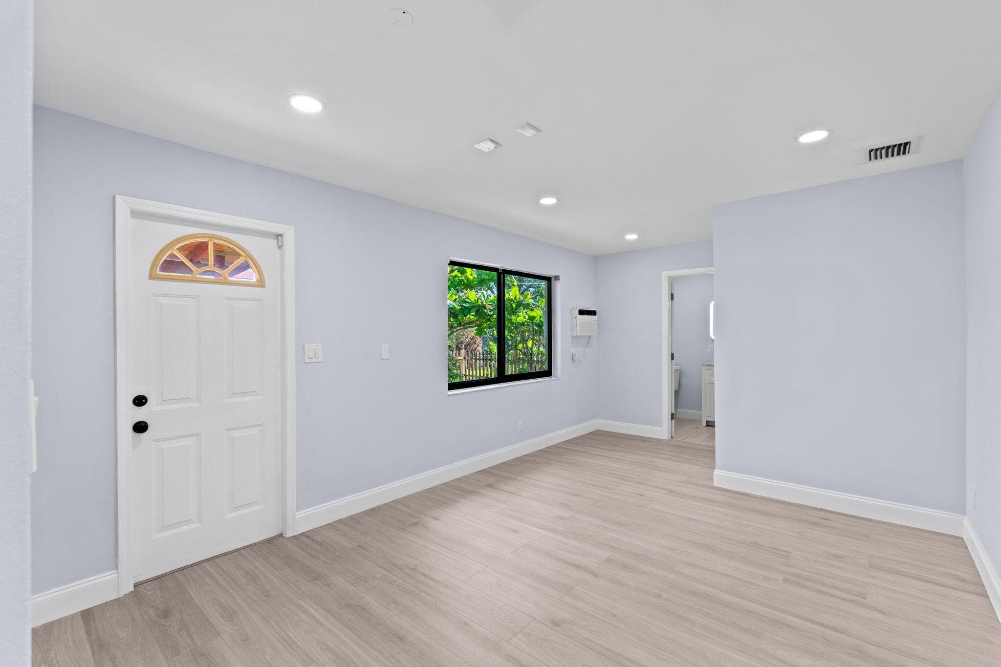 699 NE 40th Street, Oakland Park, FL 33334 28