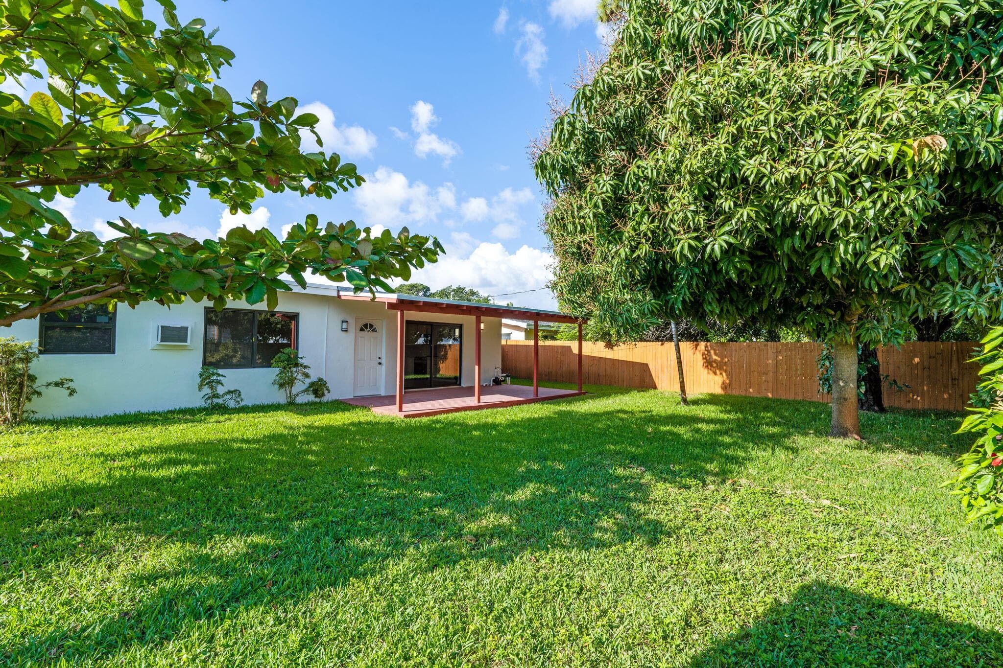 699 NE 40th Street, Oakland Park, FL 33334 34