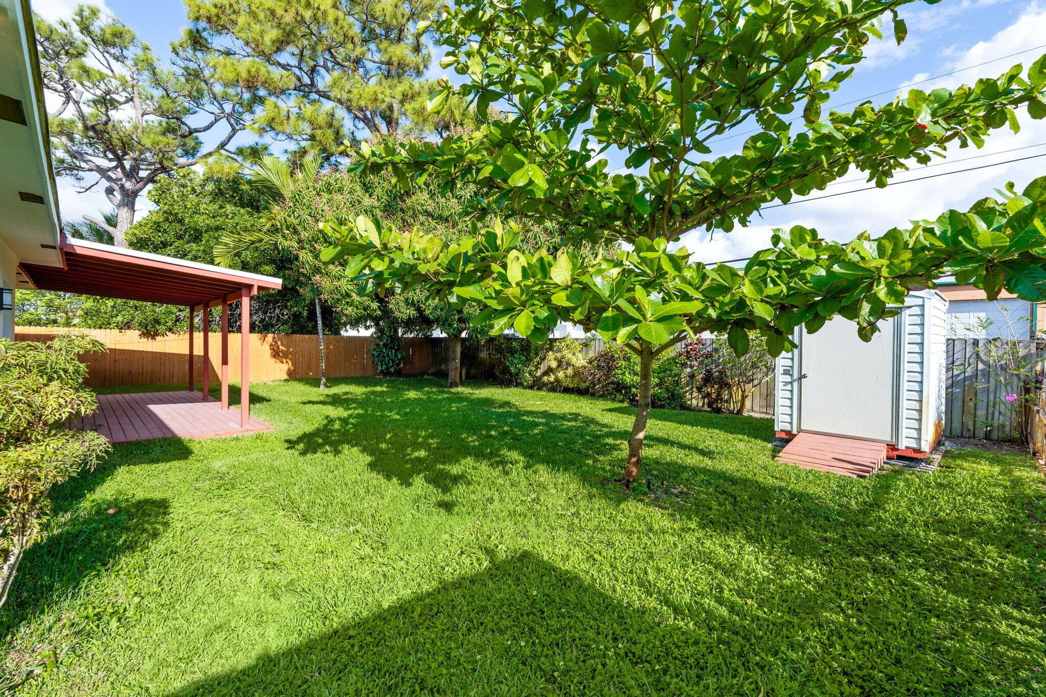699 NE 40th Street, Oakland Park, FL 33334 36