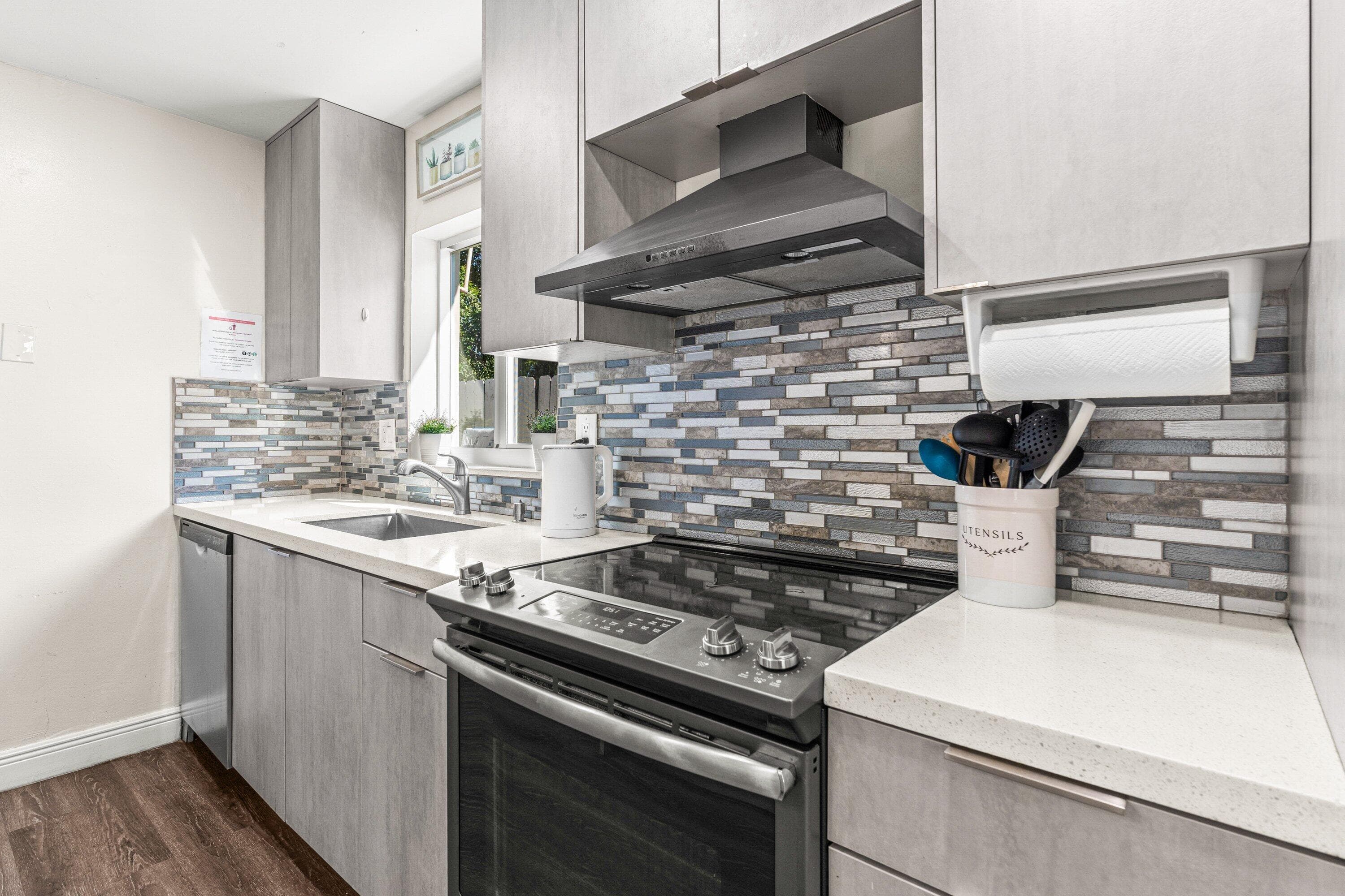 1121 N 66th Terrace, Hollywood, FL 33024 5