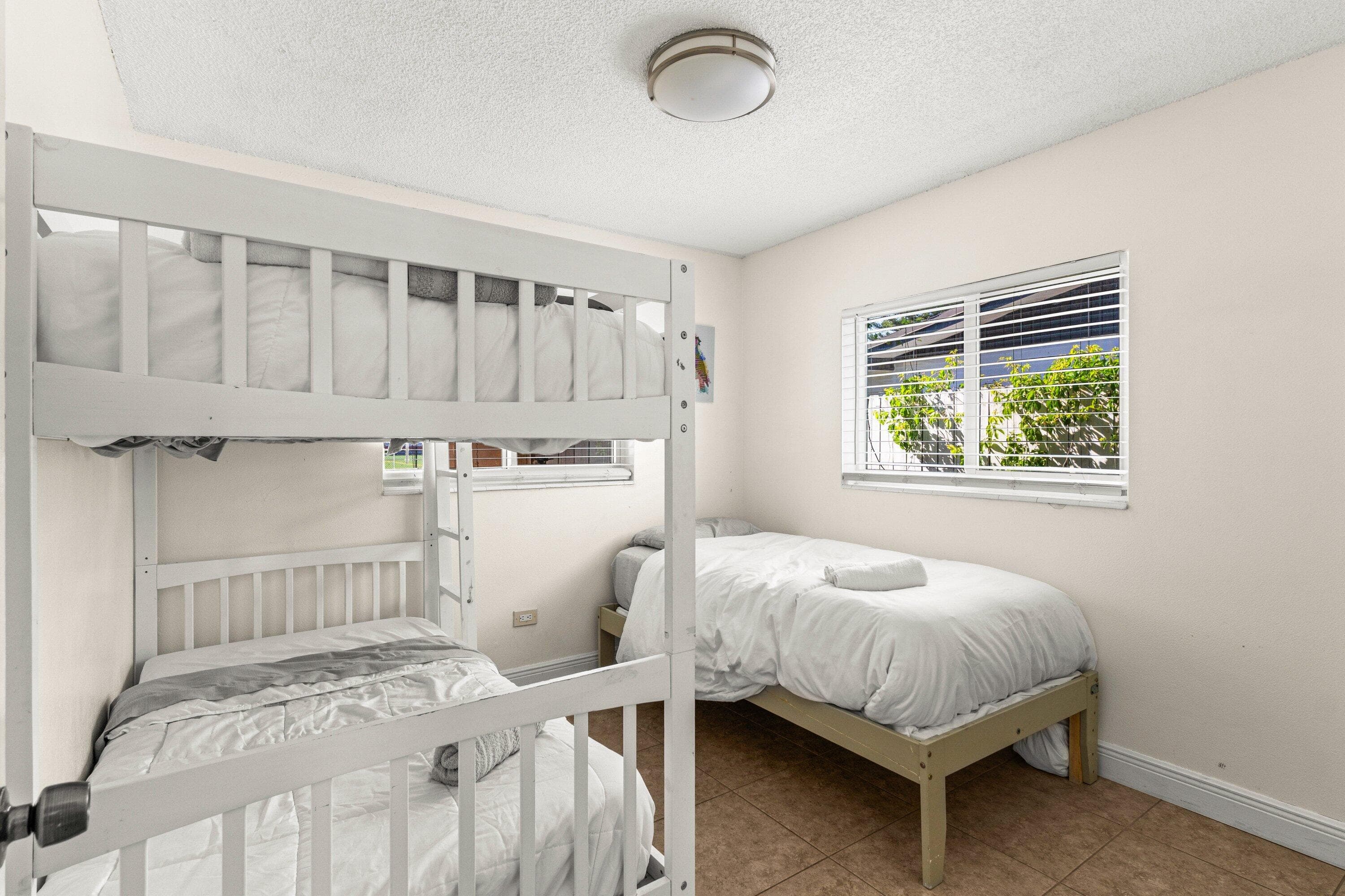 1121 N 66th Terrace, Hollywood, FL 33024 18