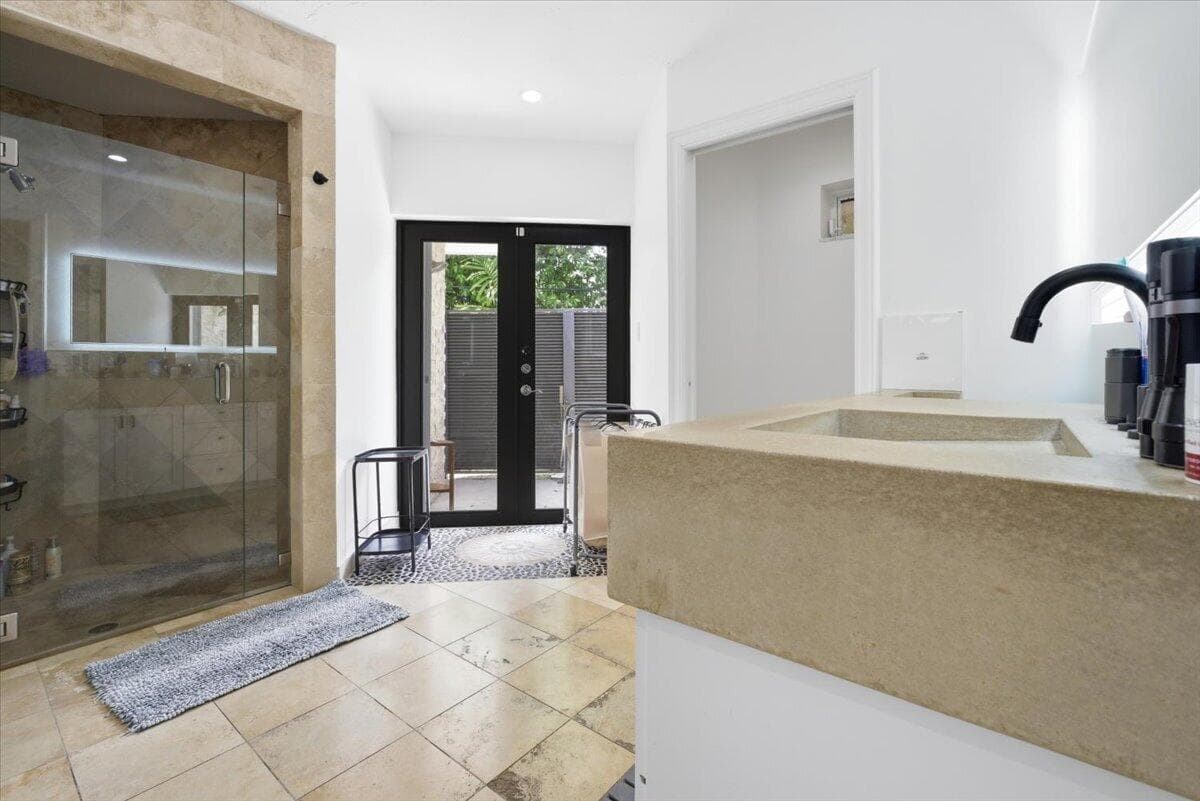 20100 NE 20th Court 0, Miami, FL 33179 24