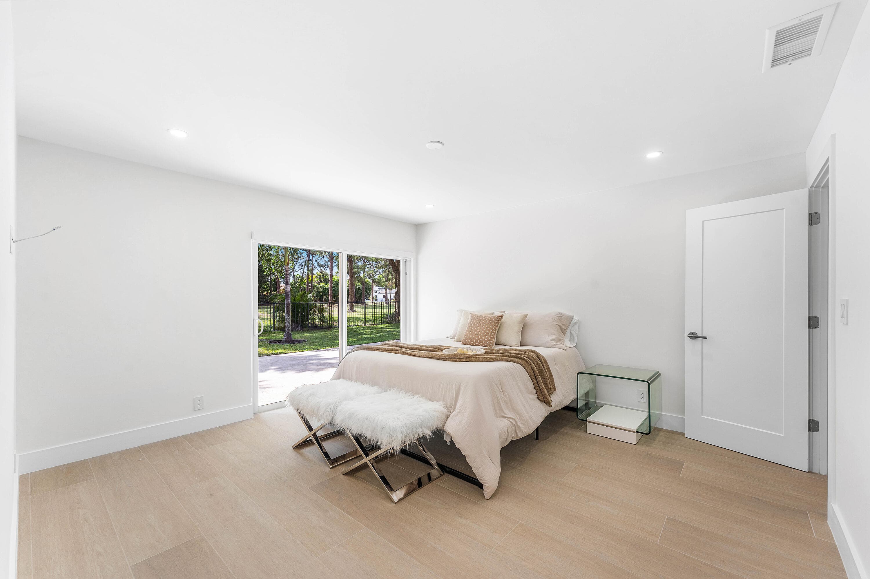 654 W Lakewoode Circle, Delray Beach, FL 33445 13