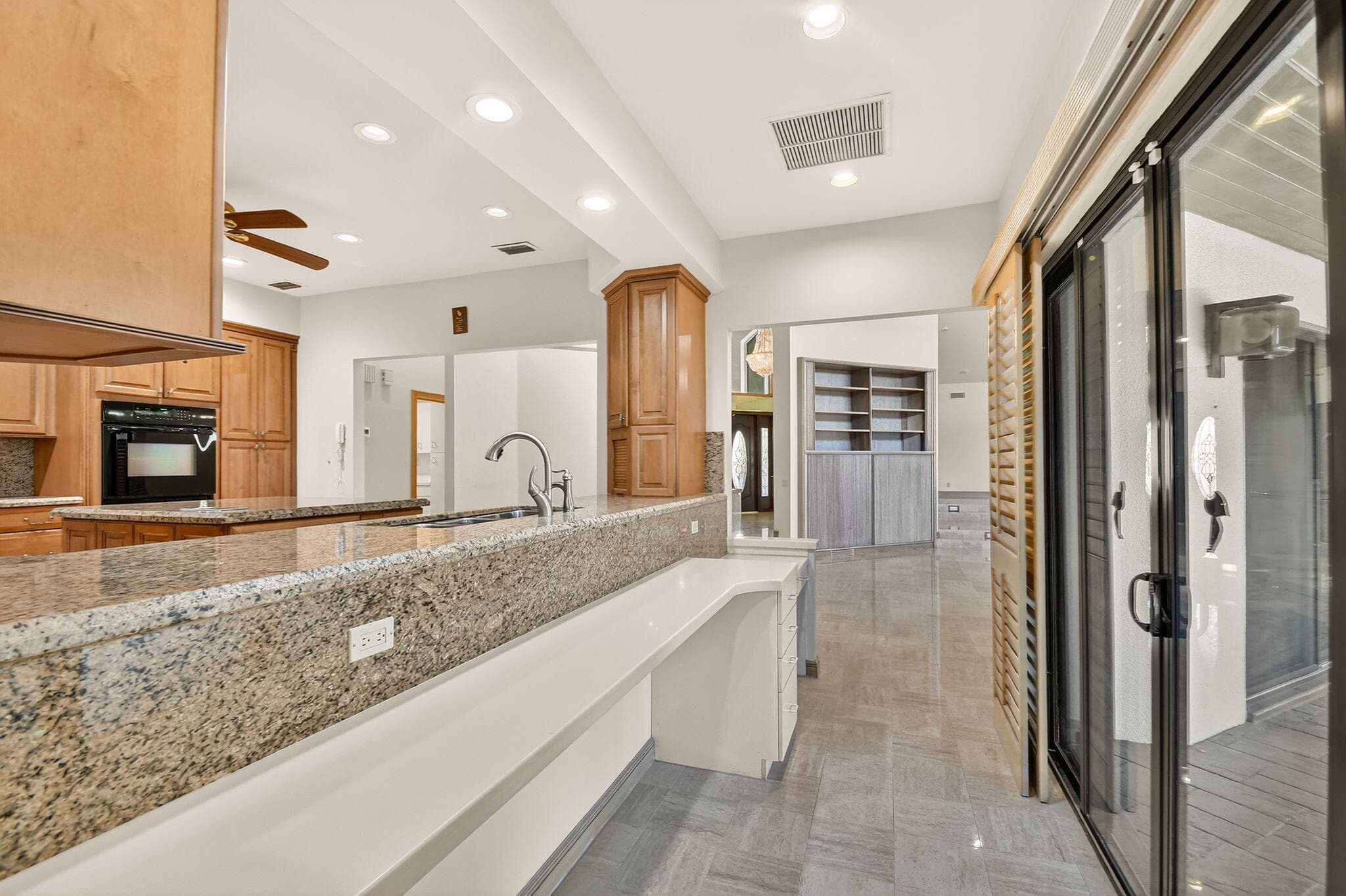 2410 Embassy Drive, West Palm Beach, FL 33401 12