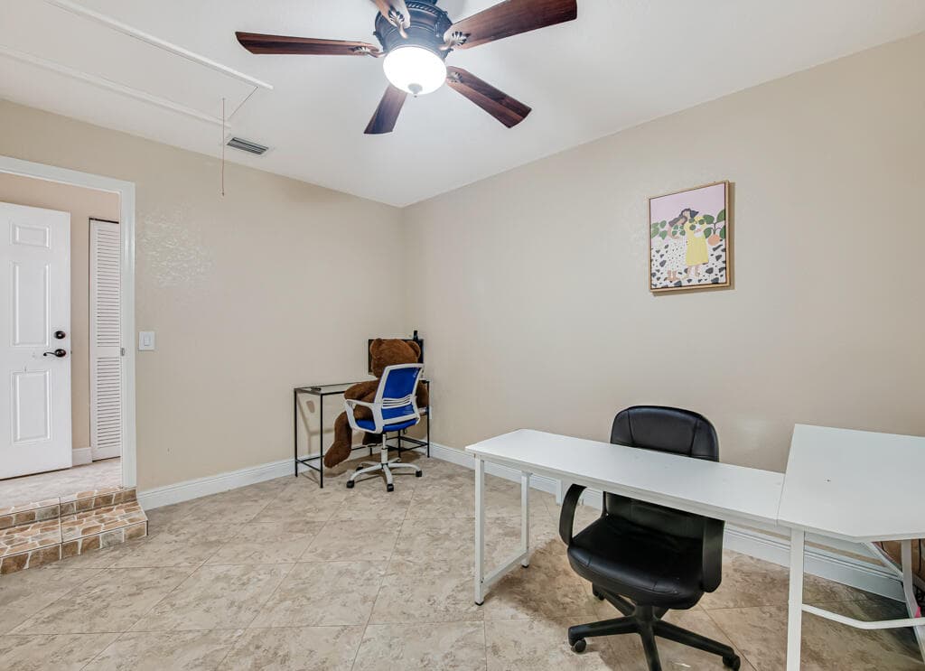 4917 Luqui Court, West Palm Beach, FL 33415 12
