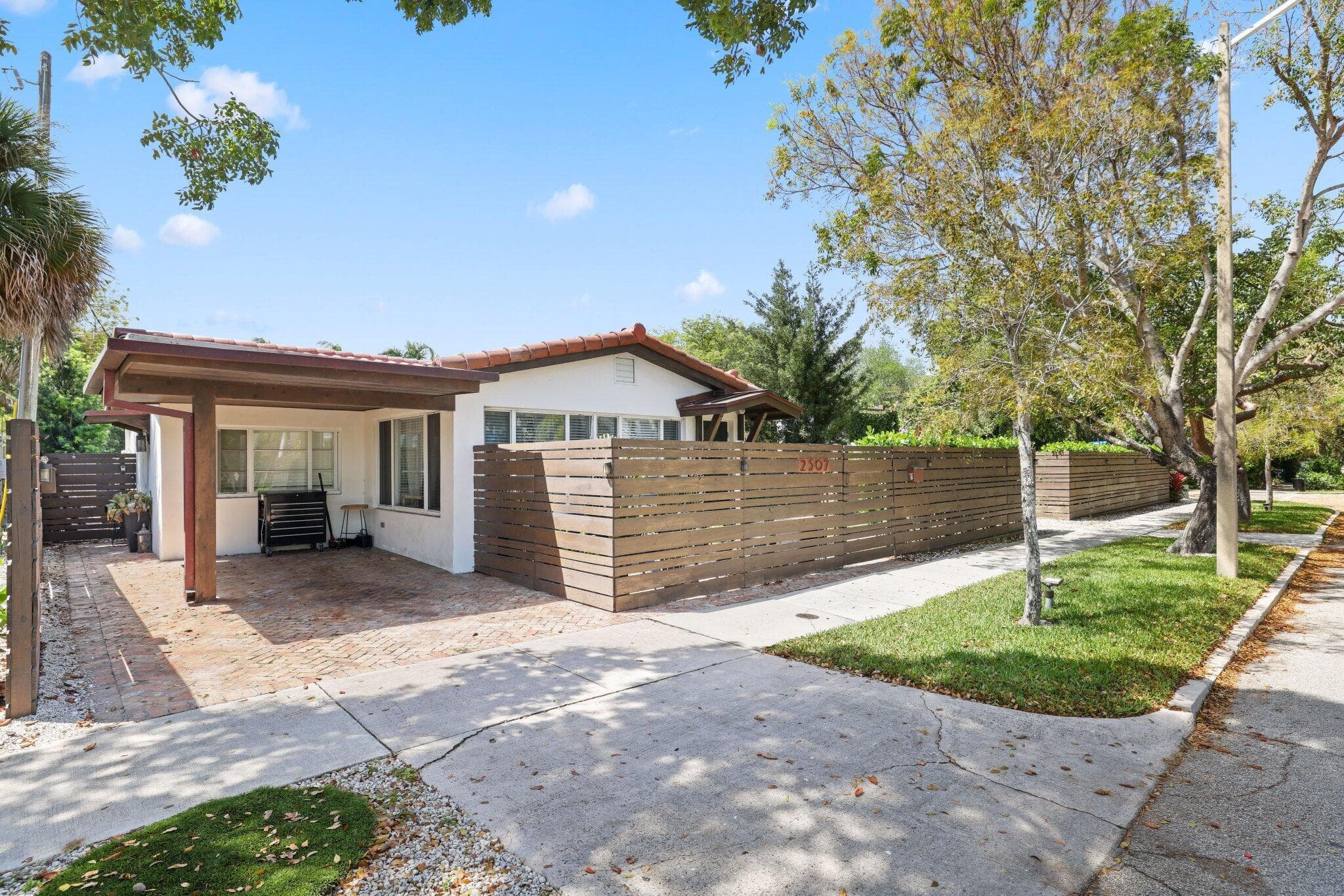 706 Sunset Road, West Palm Beach, FL 33401 68