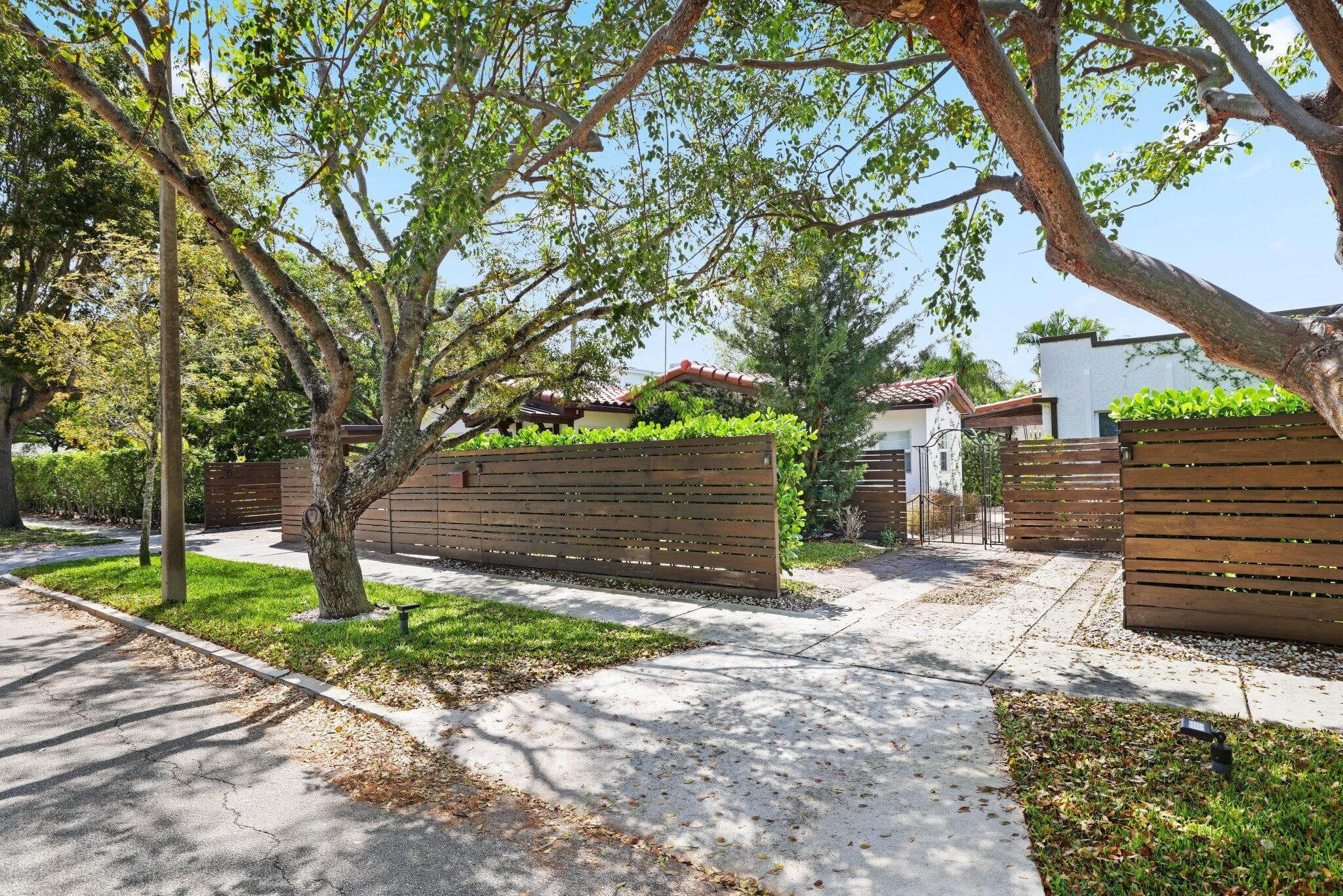 706 Sunset Road, West Palm Beach, FL 33401 53