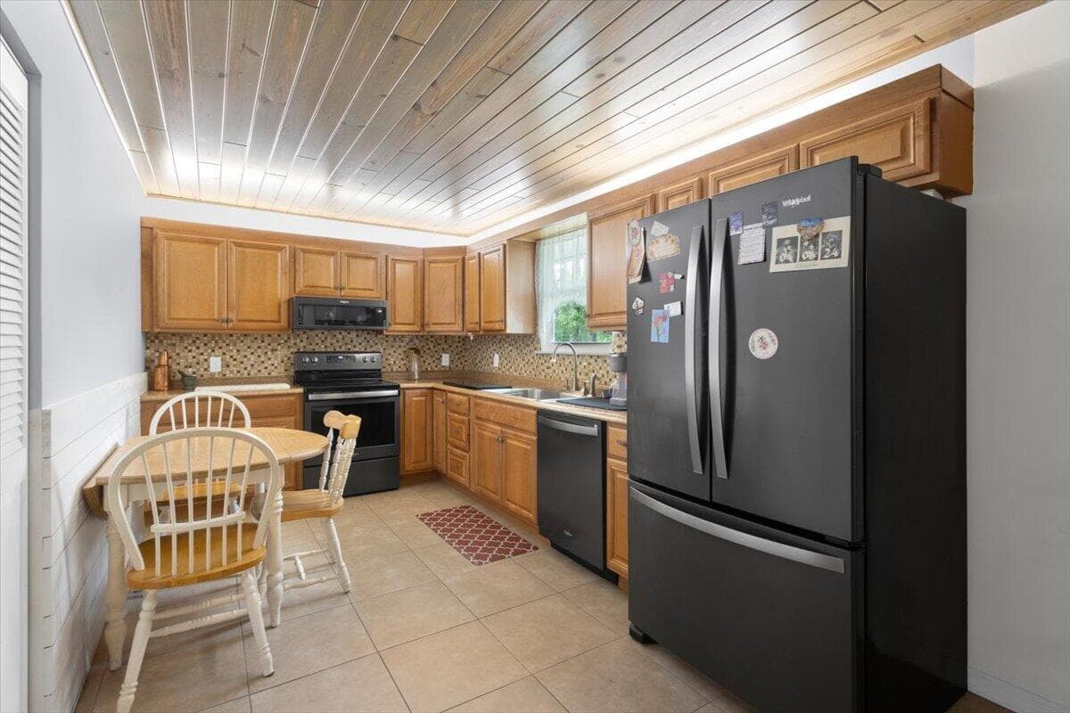 7202 Kenwood Road, Fort Pierce, FL 34951 8