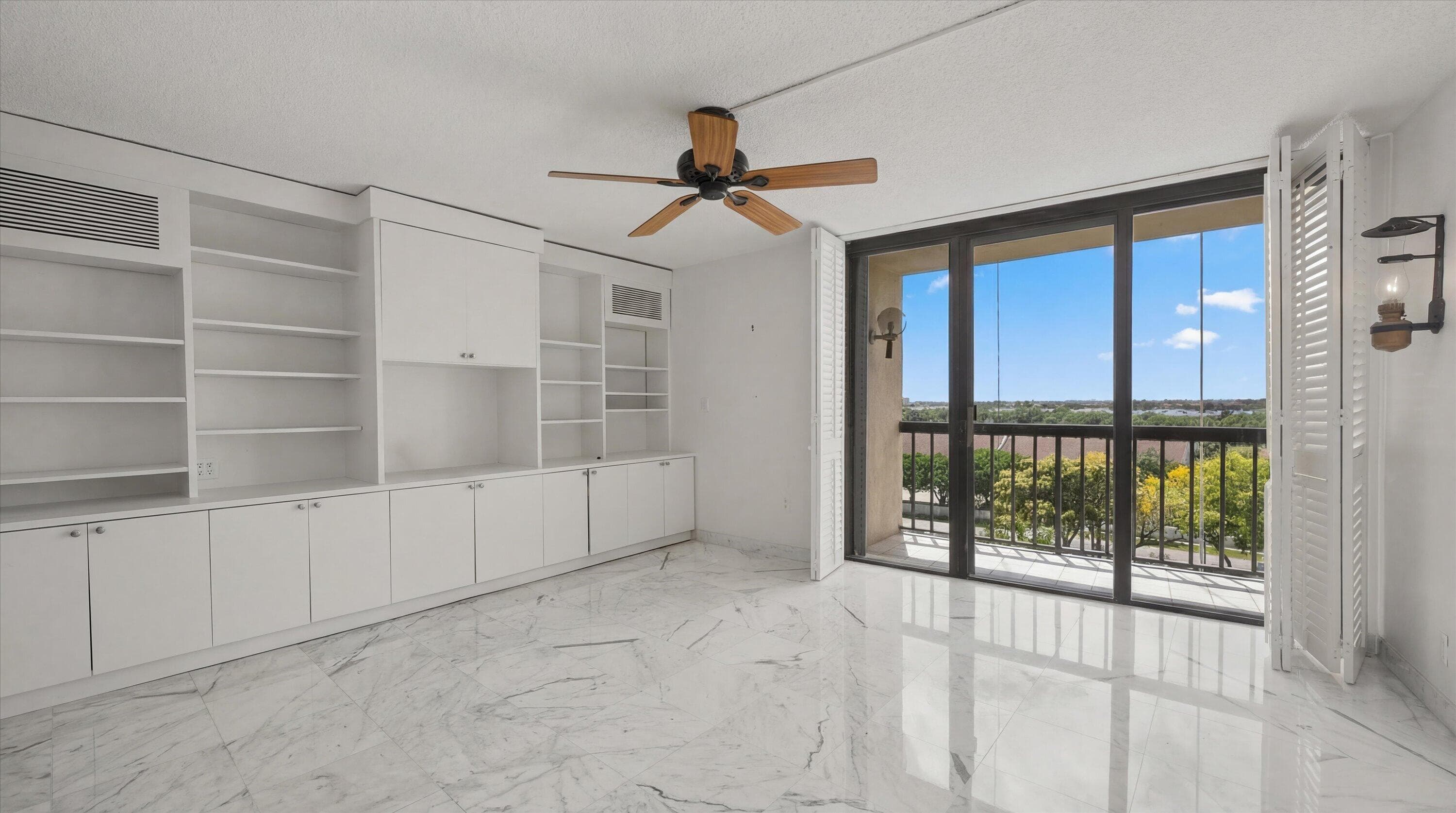 2480 Presidential Way 704, West Palm Beach, FL 33401 23