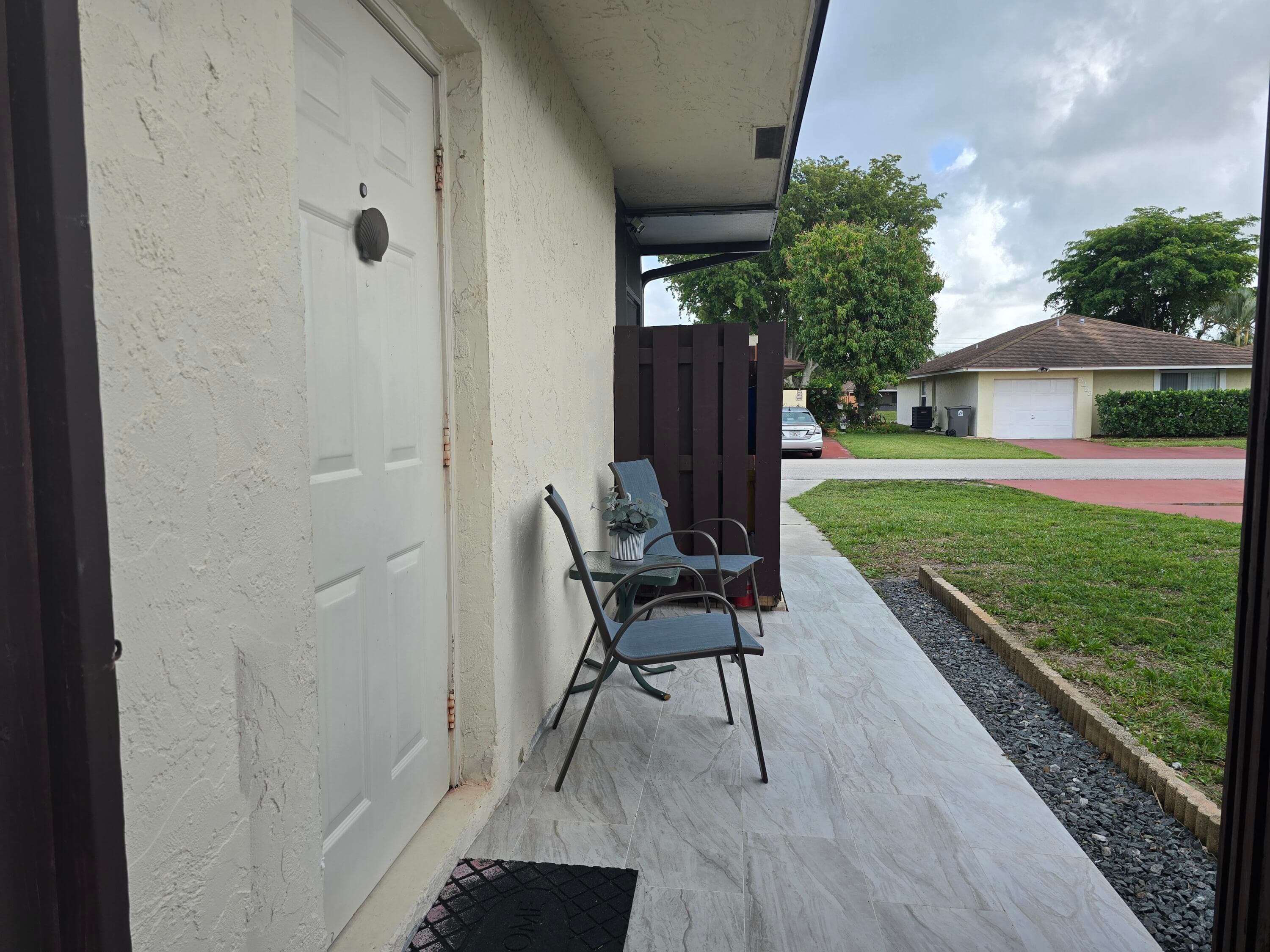 5255 Mendoza Street, West Palm Beach, FL 33415 11
