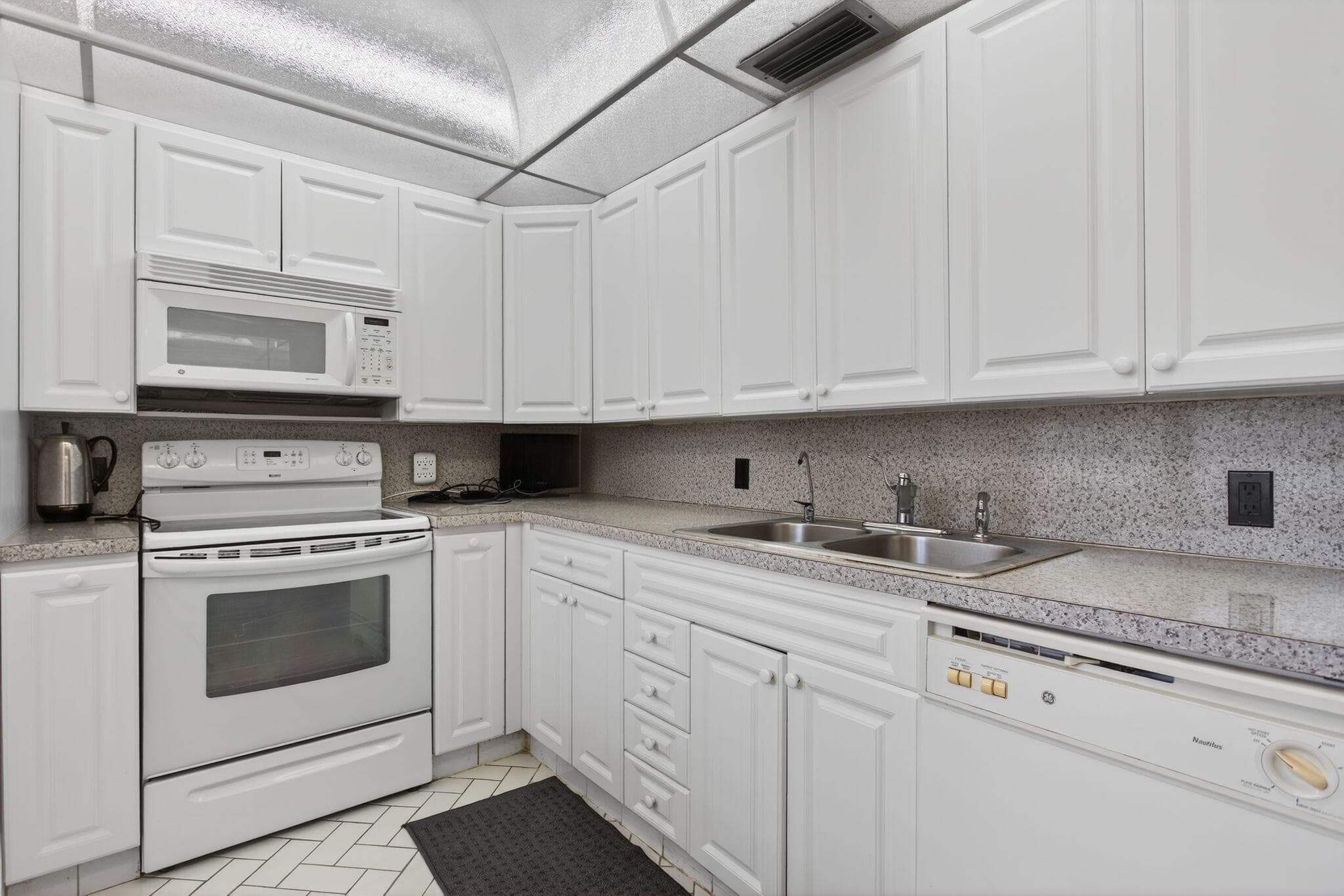 2403 Antigua Circle B4, Coconut Creek, FL 33066 2