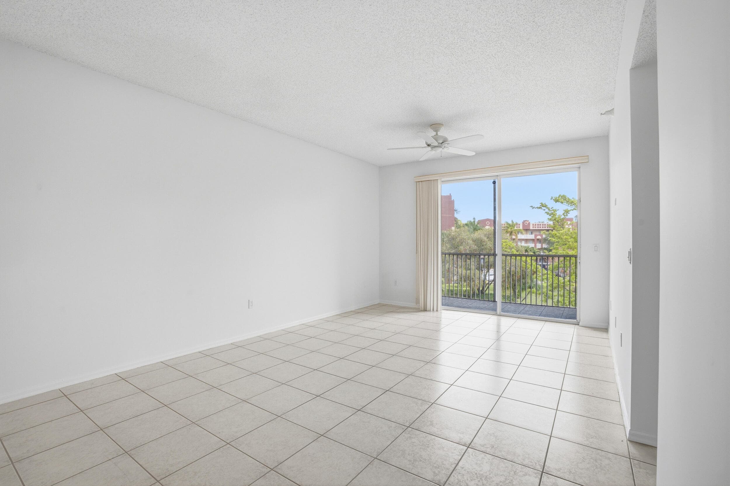 7647 Southampton Terrace 318, Tamarac, FL 33321 12