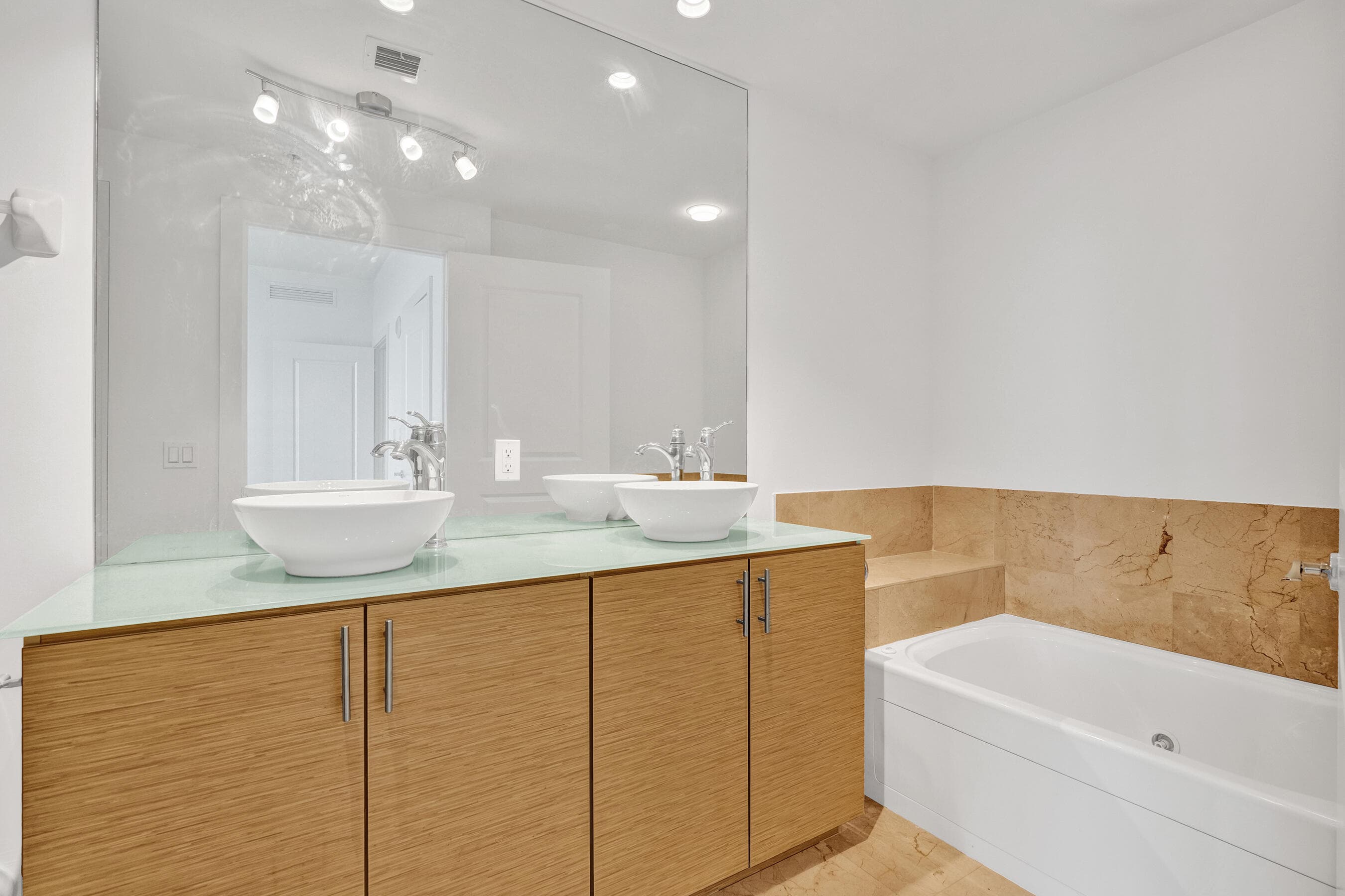 315 NE 3rd Avenue 1201, Fort Lauderdale, FL 33301 19