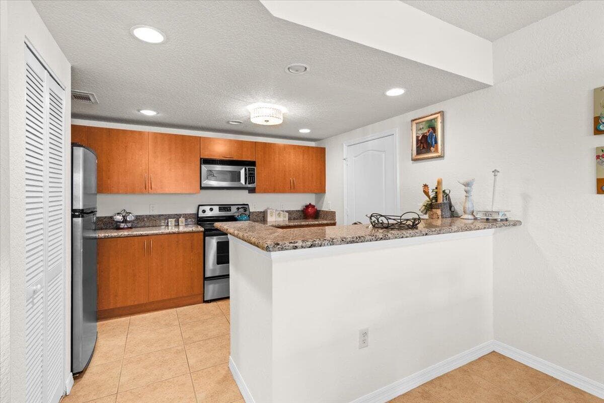 158 SW Peacock Boulevard 30105, Port St. Lucie, FL 34986 5