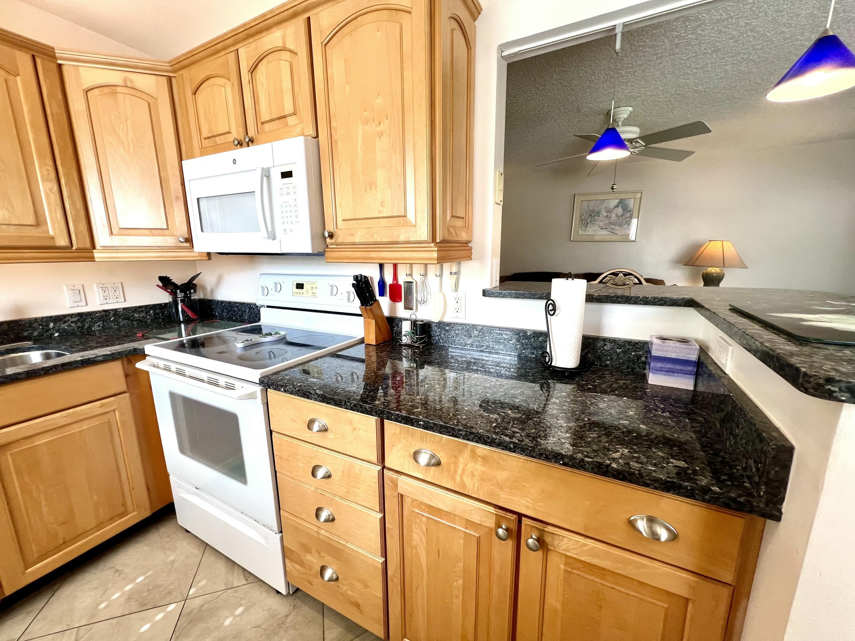 328 Farnham P, Deerfield Beach, FL 33442 8