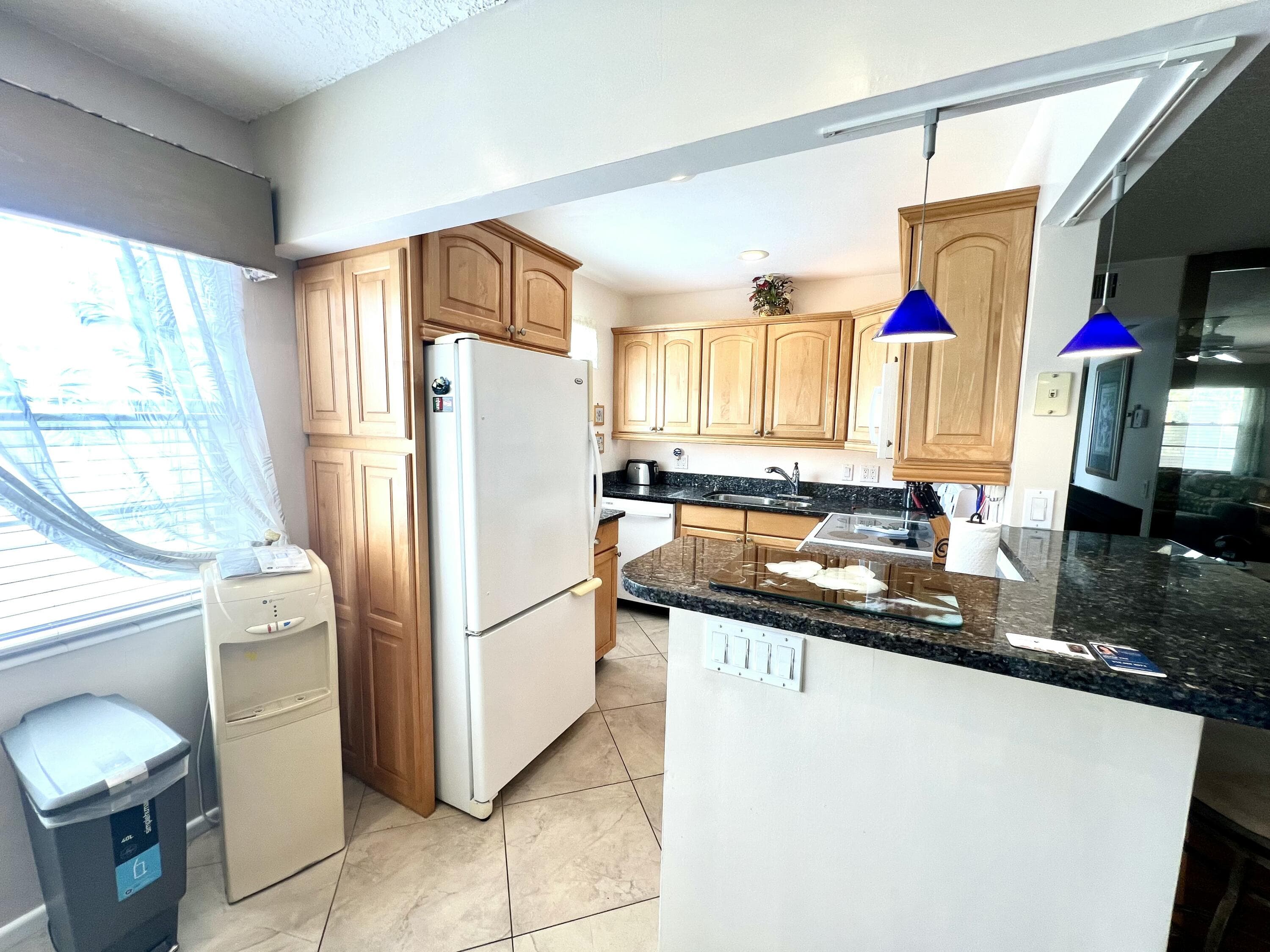 328 Farnham P, Deerfield Beach, FL 33442 4