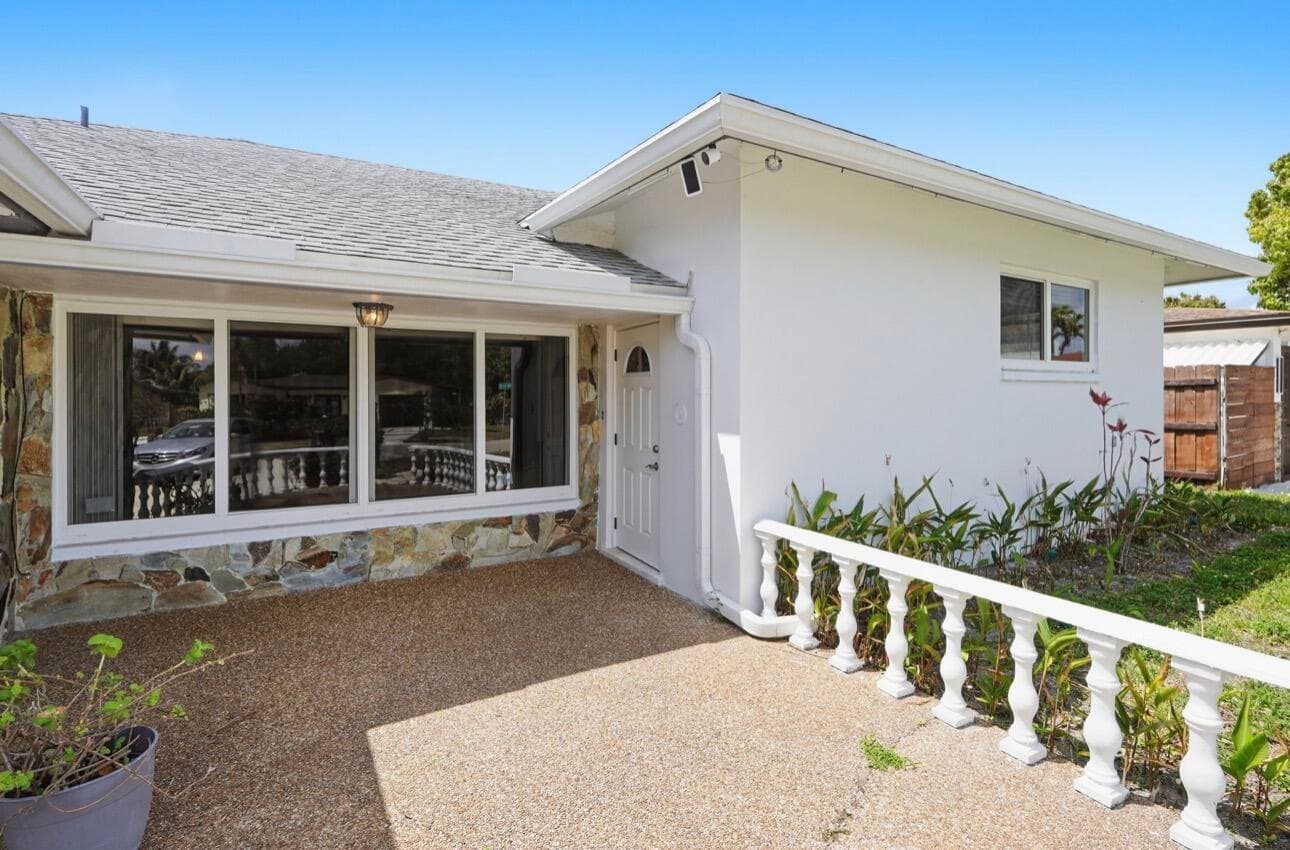 4490 NW 43rd Street, Lauderdale Lakes, FL 33319 43