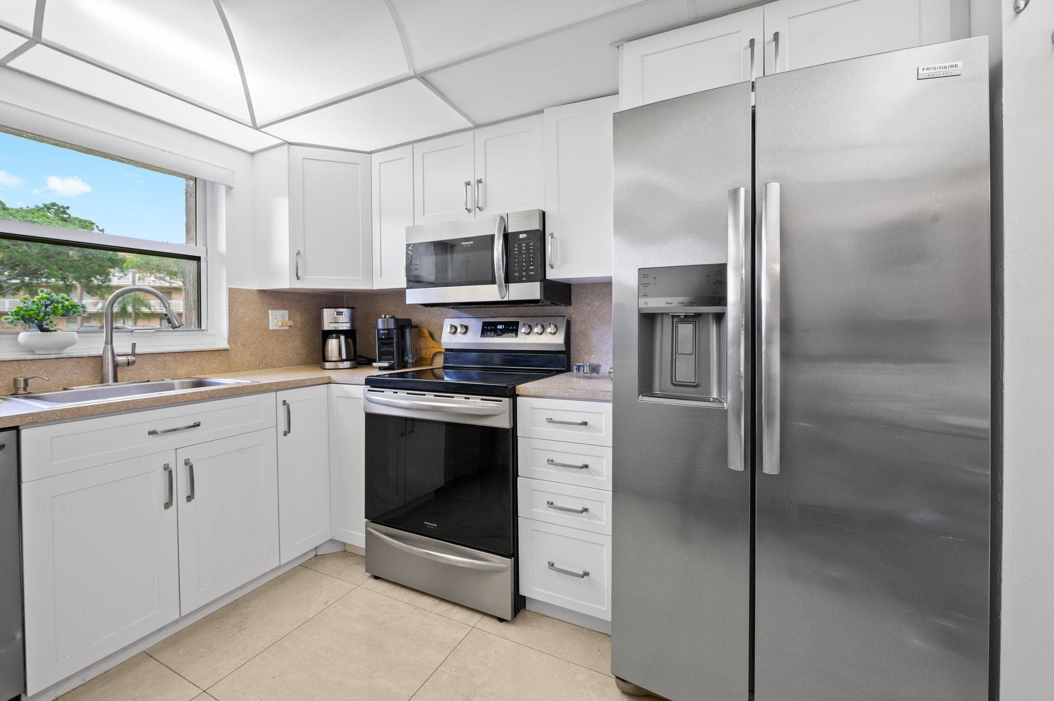 9330 Sunrise Lakes Boulevard 104, Sunrise, FL 33322 4