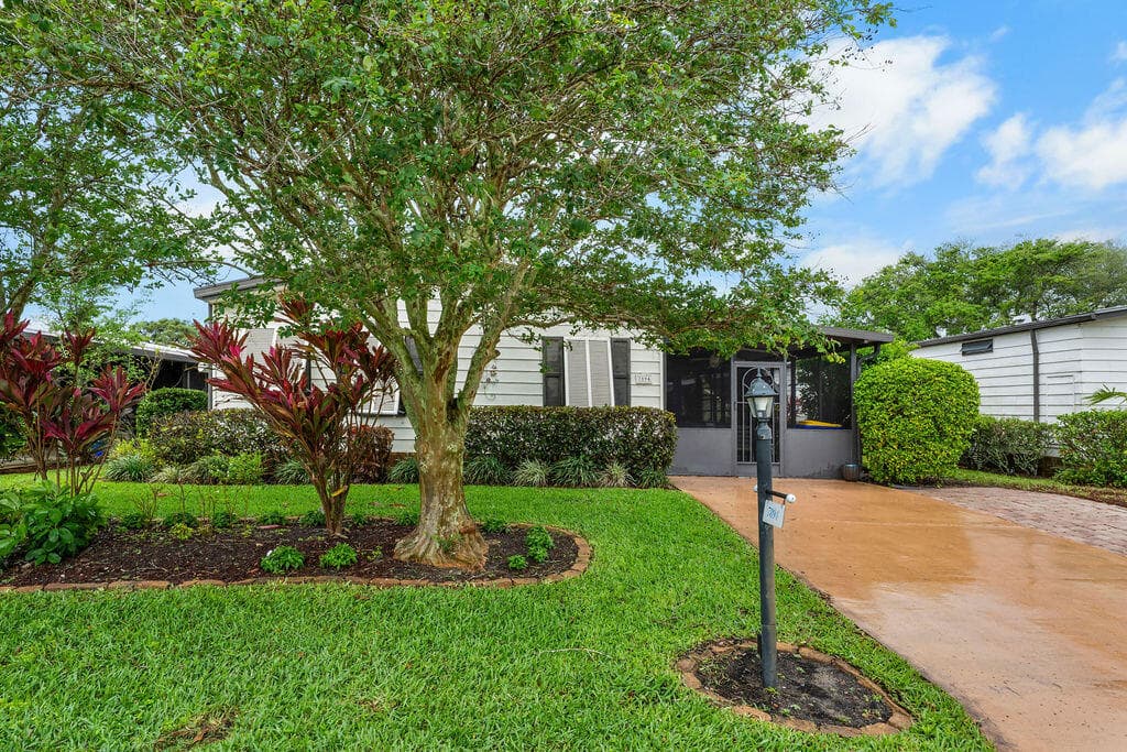 7894 SE Saratoga Drive E, Hobe Sound, FL 33455 2