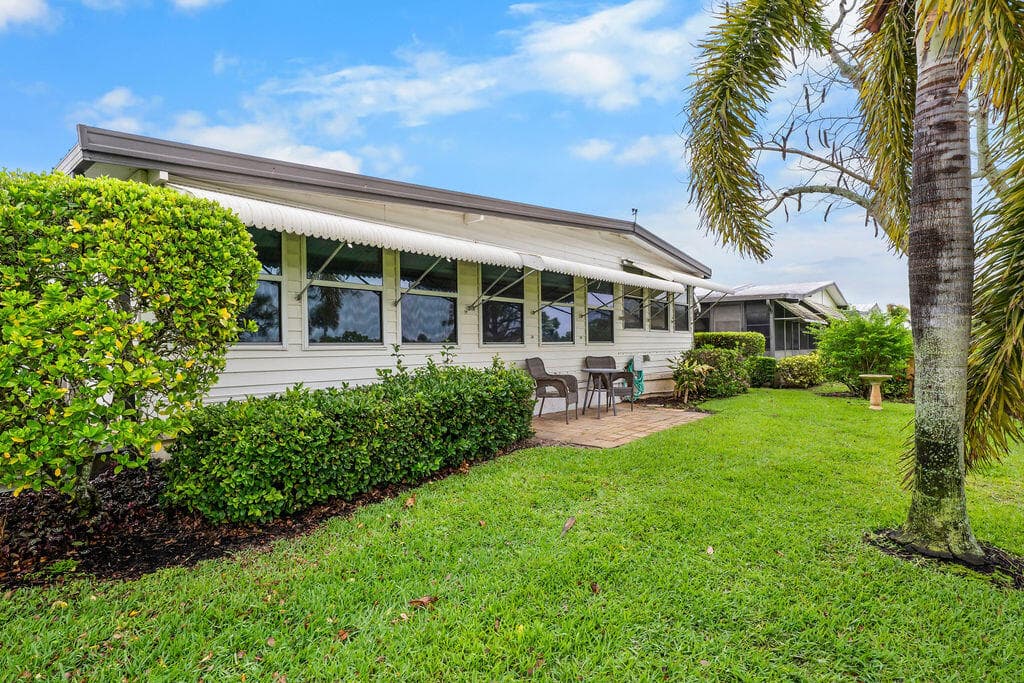 7894 SE Saratoga Drive E, Hobe Sound, FL 33455 5