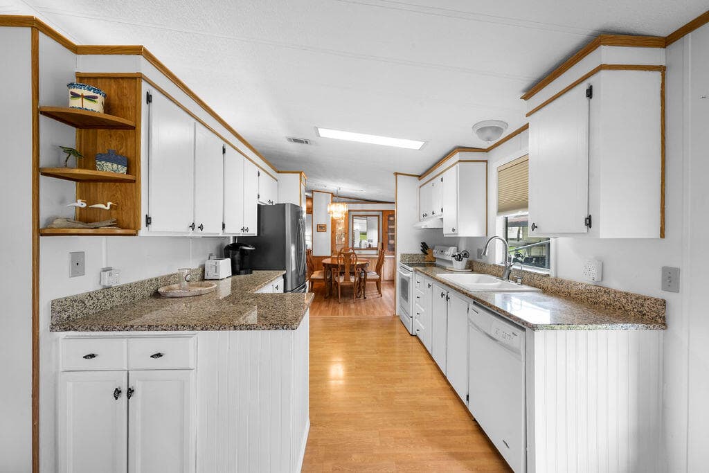 7894 SE Saratoga Drive E, Hobe Sound, FL 33455 14