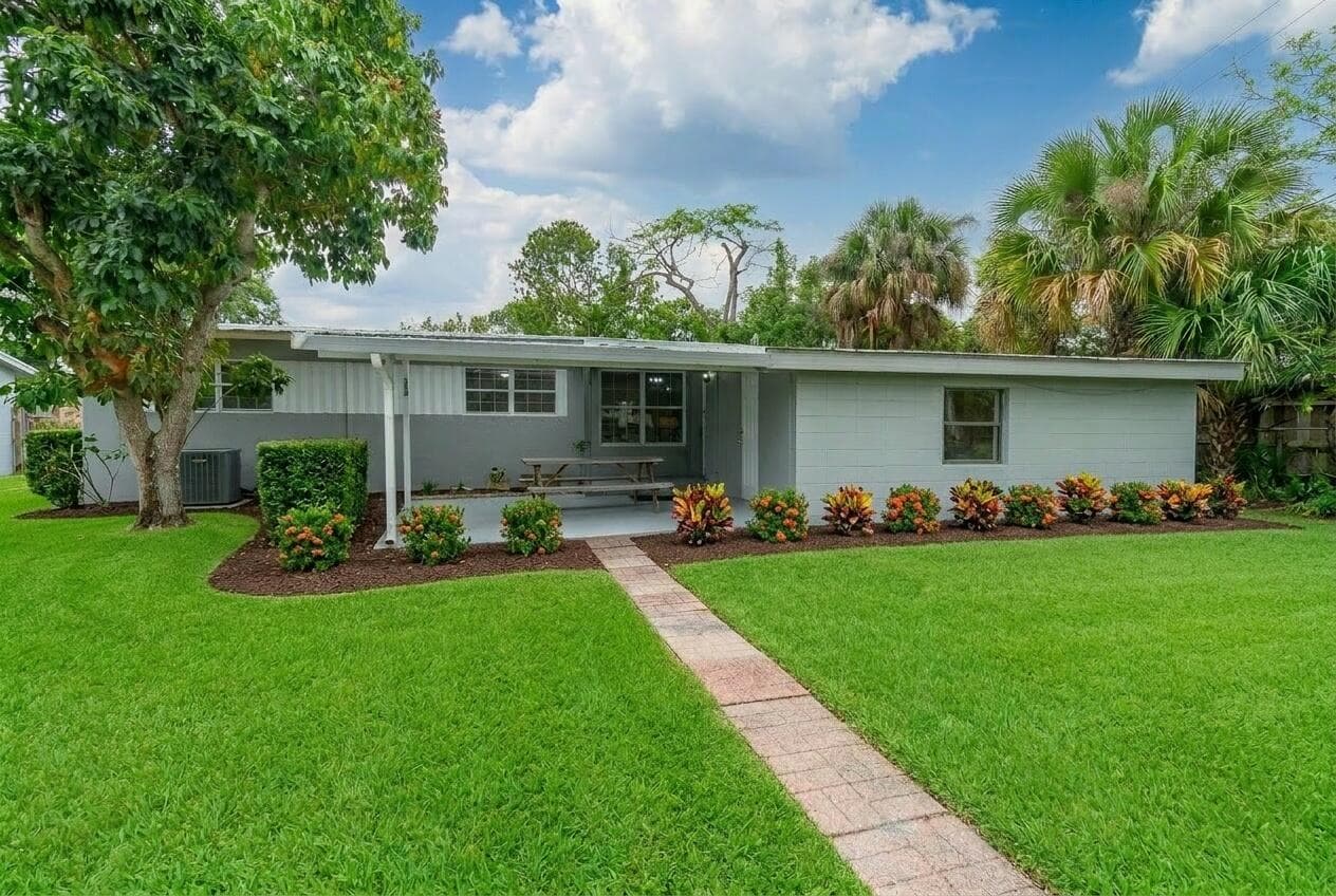 904 SE 16th Street, Stuart, FL 34994 2
