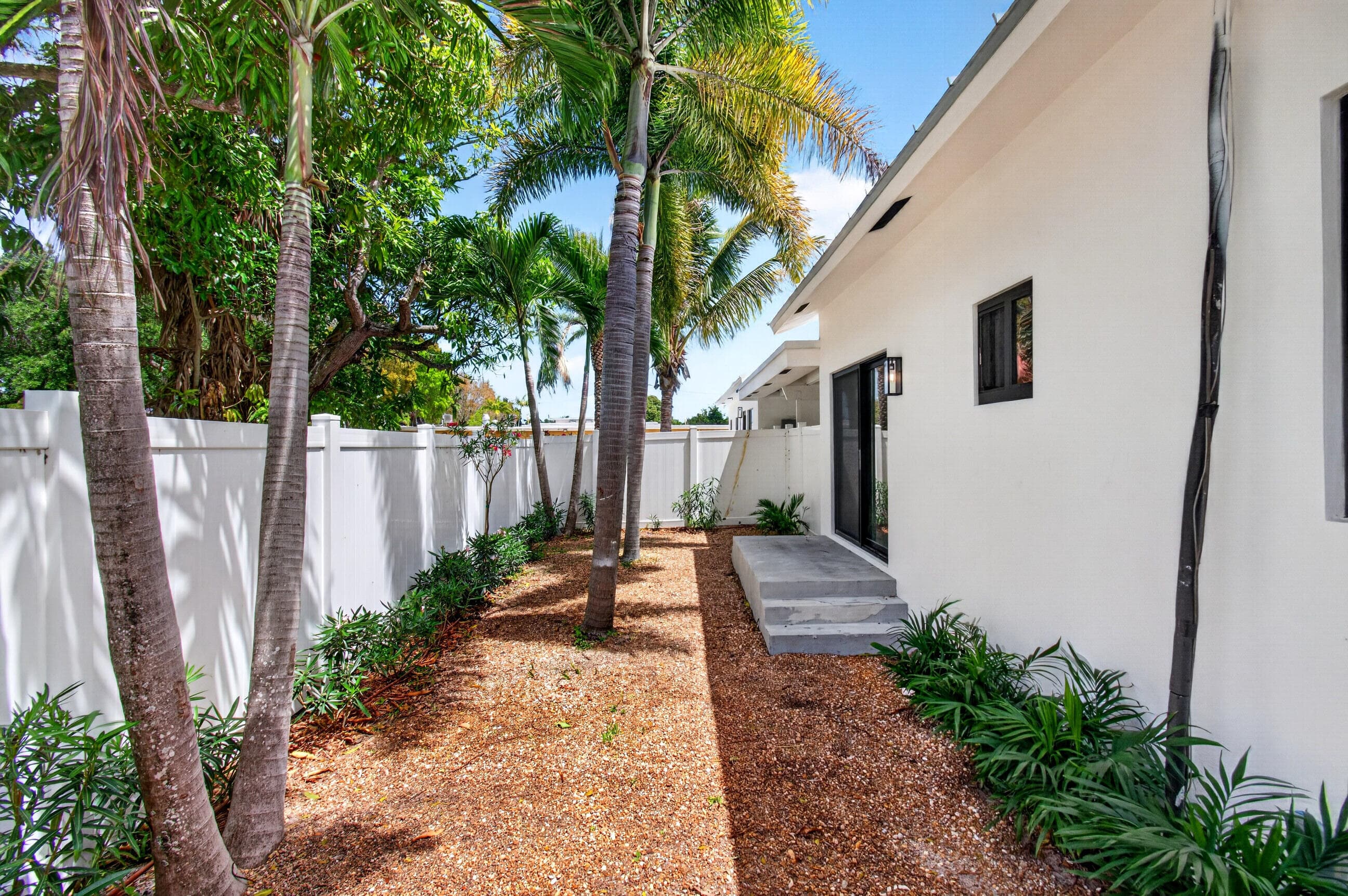 517 NW 1st Street, Delray Beach, FL 33444 24
