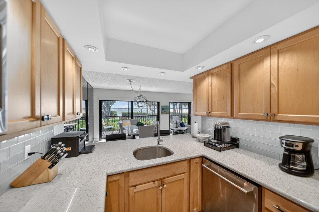 218 NE Edgewater Drive 218, Hutchinson Island, FL 34996 27