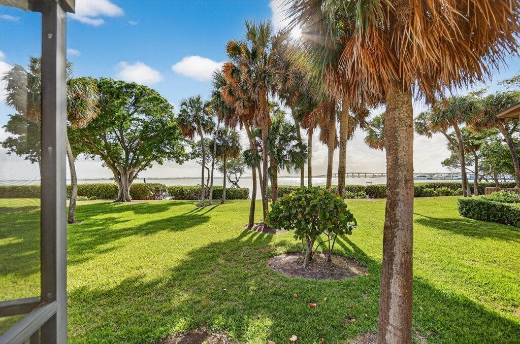 218 NE Edgewater Drive 218, Hutchinson Island, FL 34996 17