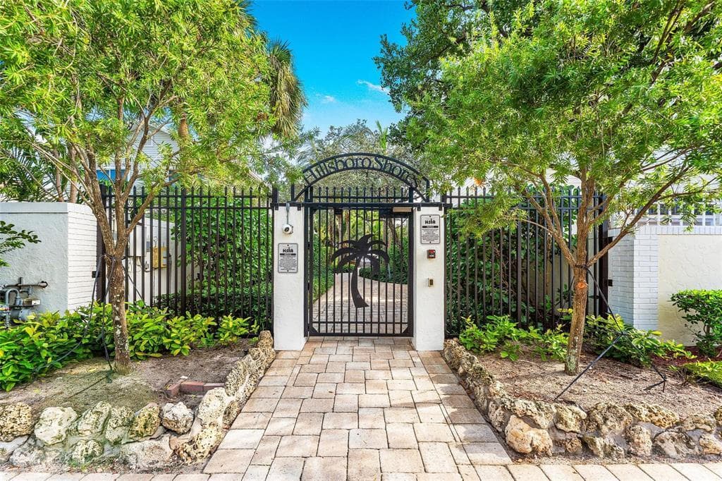 3213 Dover Road, Pompano Beach, FL 33062 3