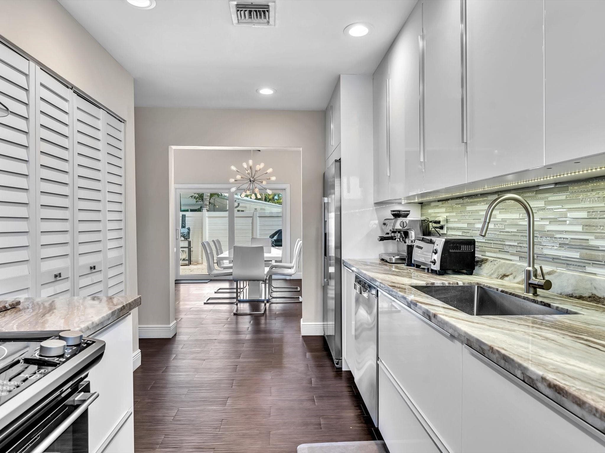 3432 NE 16th Avenue, Oakland Park, FL 33334 23