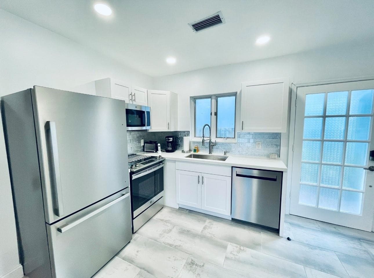 1742 NE 7th Street, Fort Lauderdale, FL 33304 20