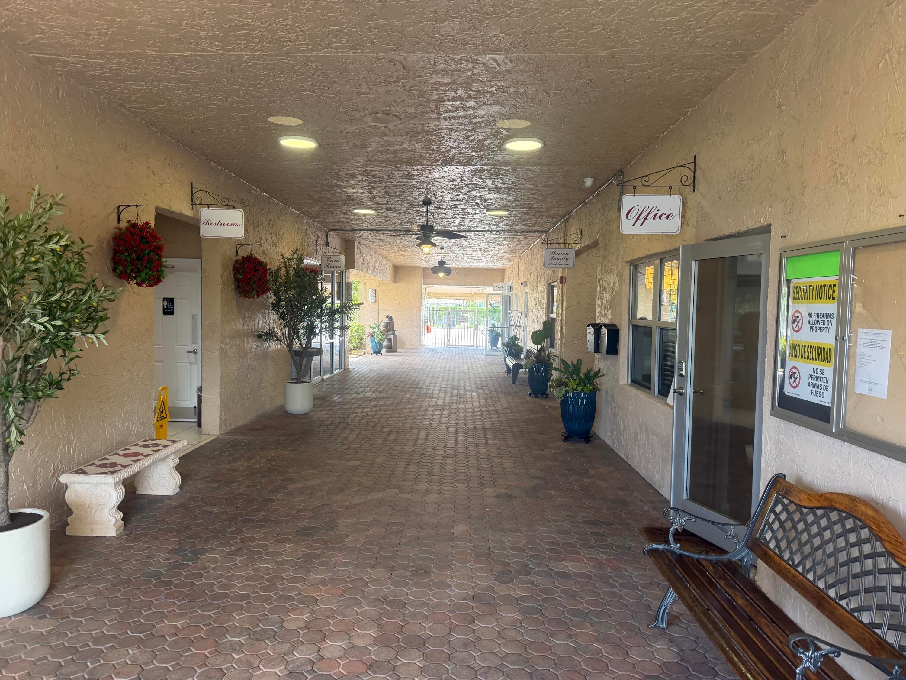 148 Lake Constance Drive 148, West Palm Beach, FL 33411 40